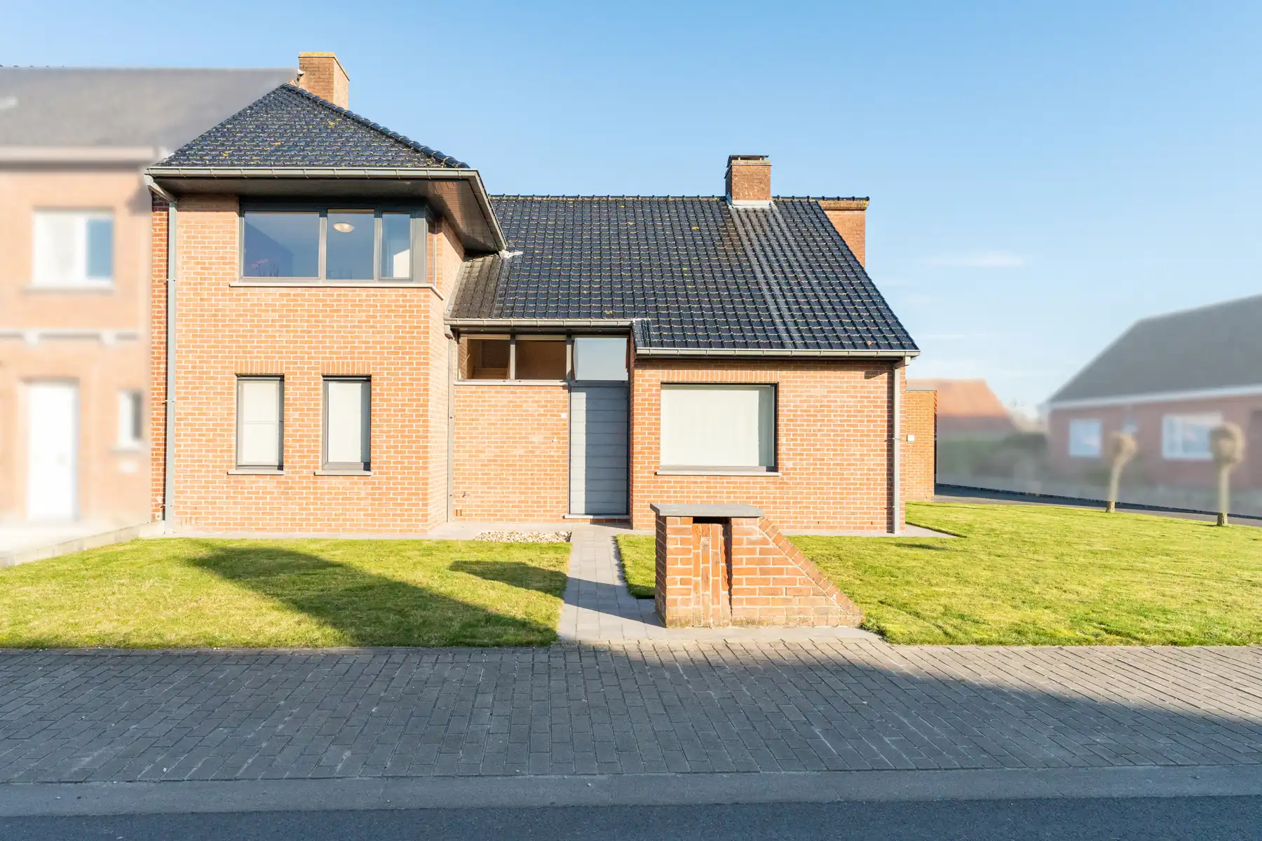 Verzorgde woning met ruim bijgebouw op perceel van 1.369 m² foto 30