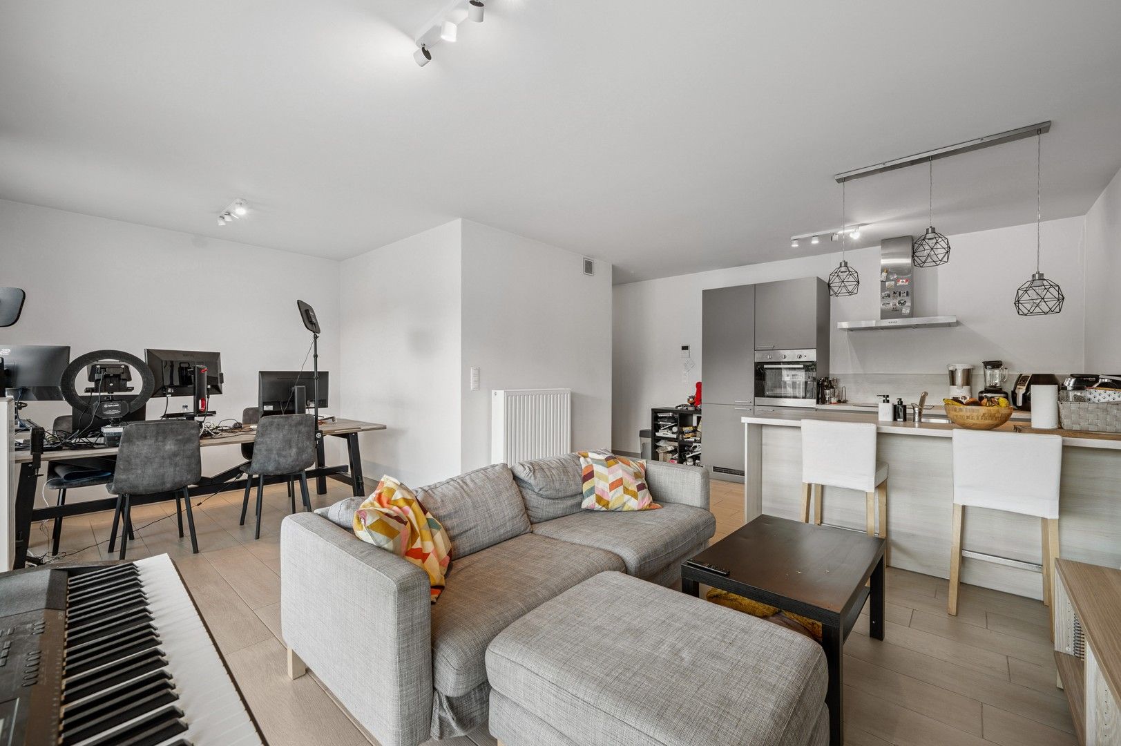 Modern 1-slaapkamerappartement met terras foto 6