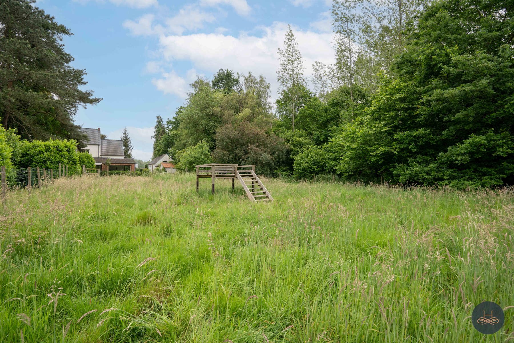 Achterliggende gezinswoning op rustgevend perceel foto 23