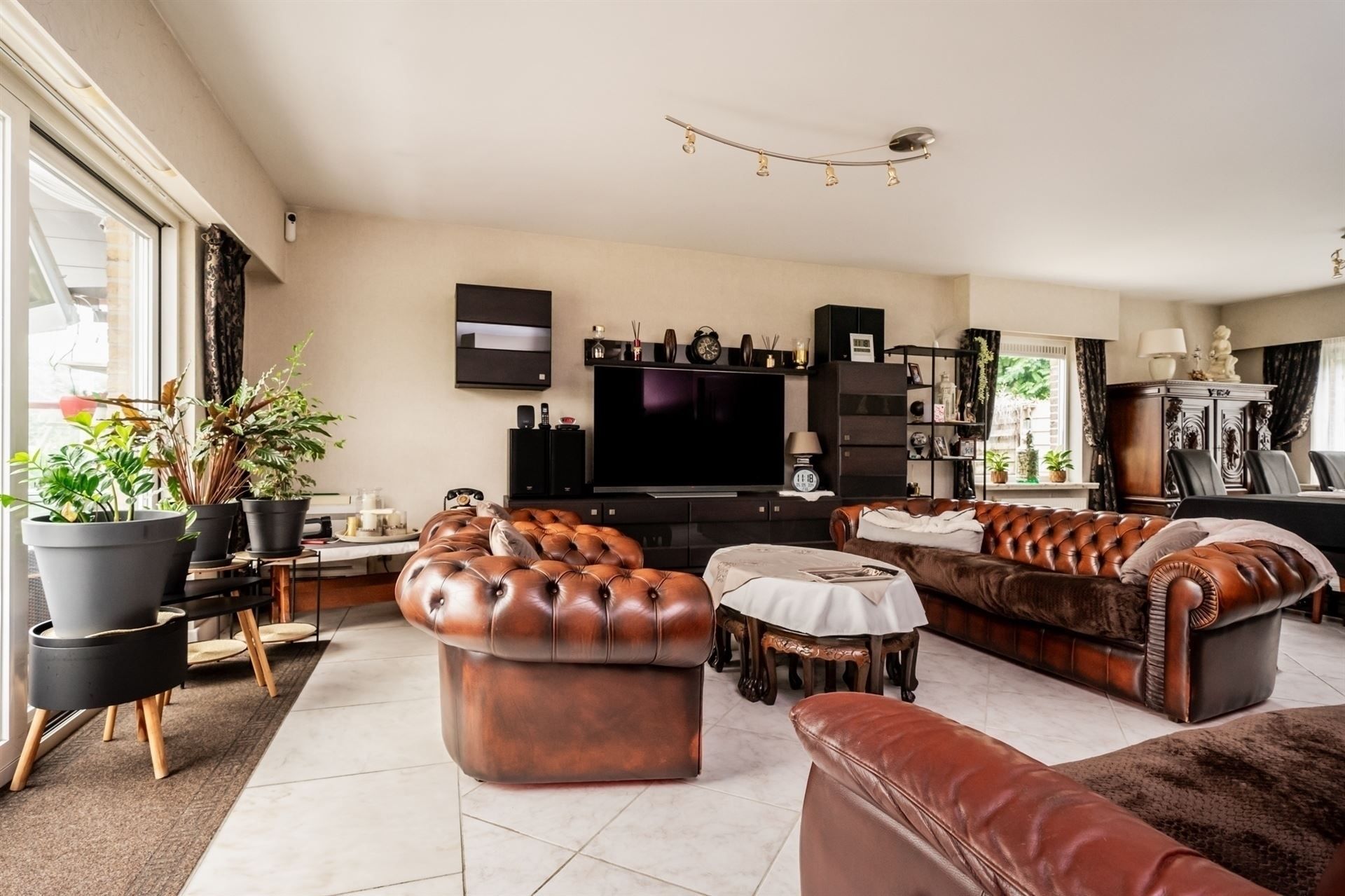 Zeer rustig gelegen villa op een perceel van 3.626 m² foto 8