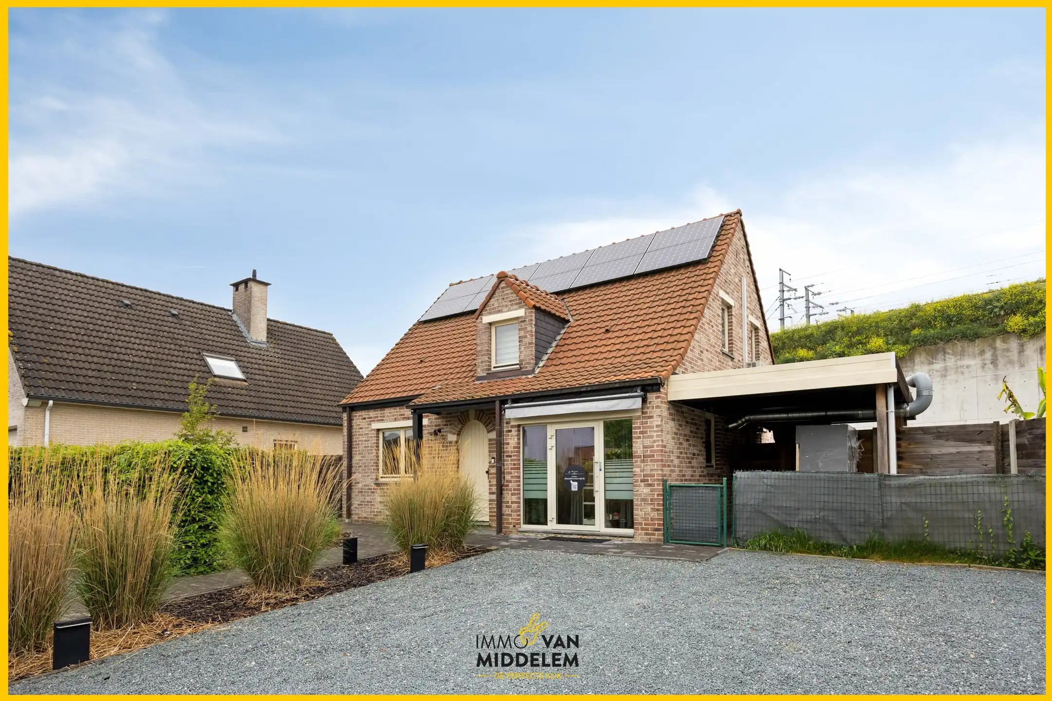 WONING MET 3 SLK, TUIN EN HOBBYRUIMTE/GARAGE foto {{pictureIndex}}