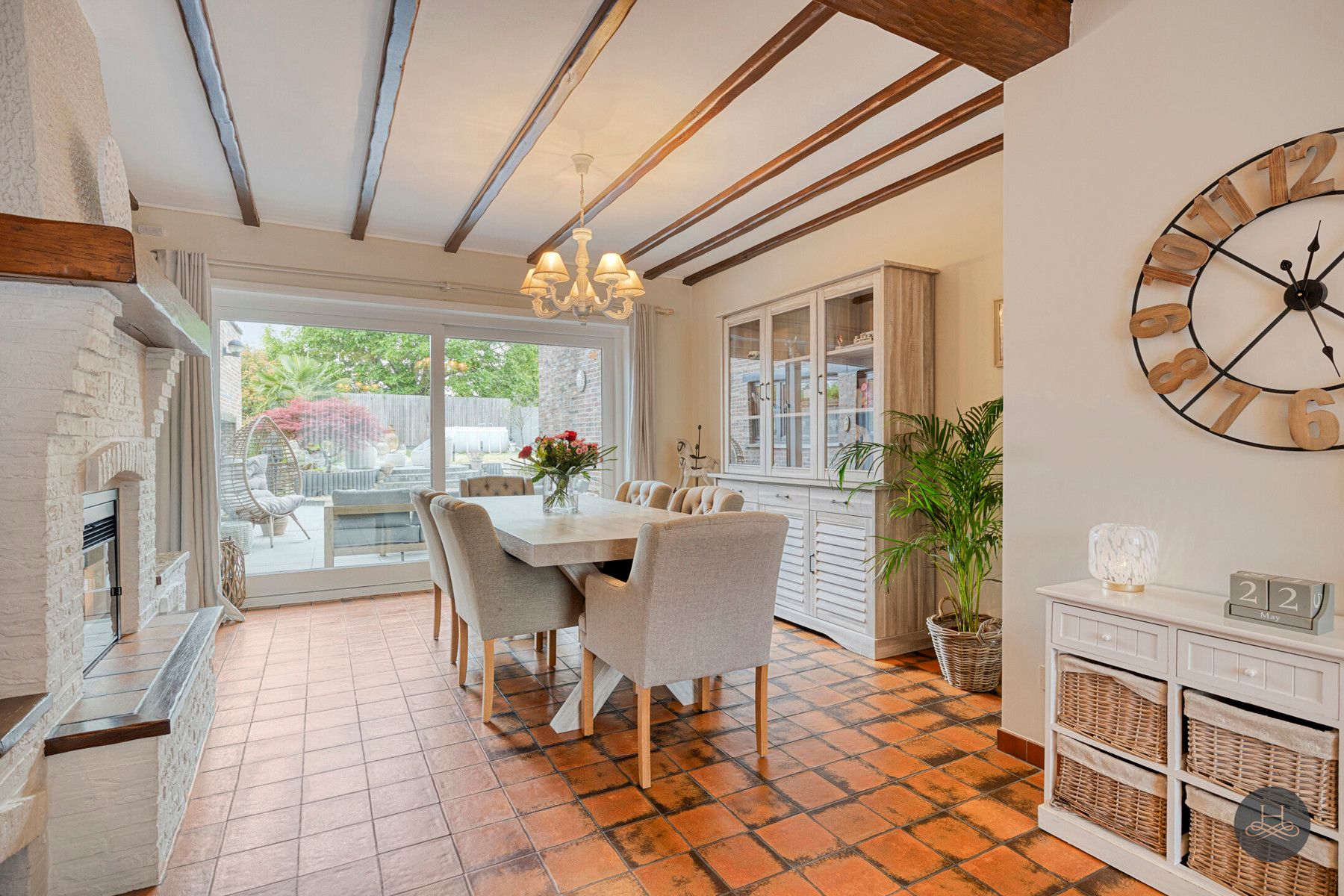 Gerenoveerde, unieke grote woning met ingerichte tuin foto 7