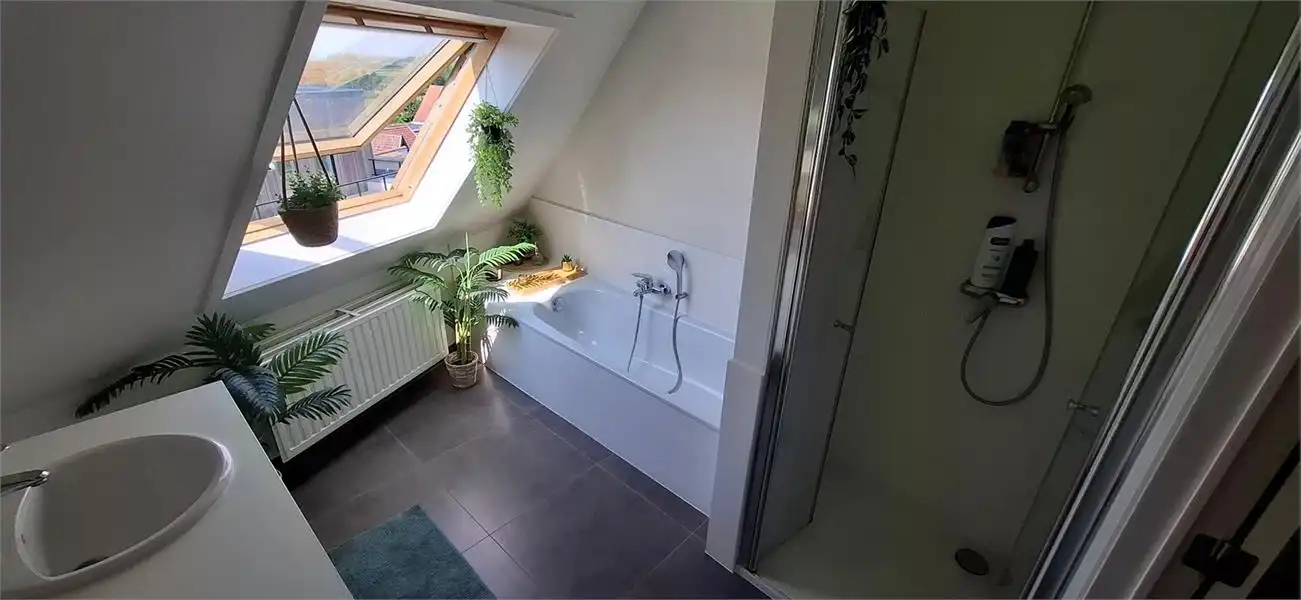 Recent en modern duplexappartement te huur in residentie Stoanplatse foto 10