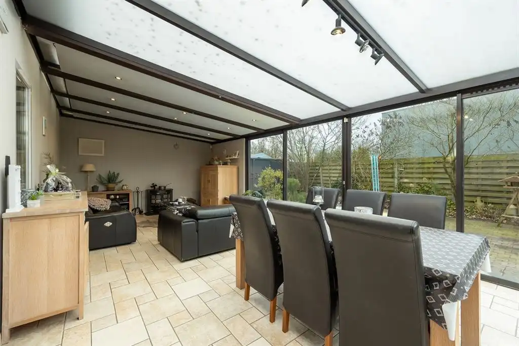 Woning met grote tuin op centrale locatie foto 6