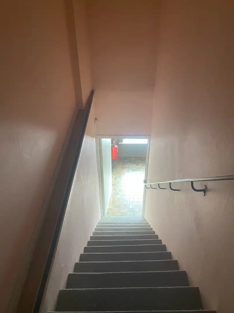 Handelshuis met uitzonderlijk veel ruimte voor kantoor, praktijk of commerciële activiteiten en een ruime bovenliggende woonst in Adegem-dorp foto 9