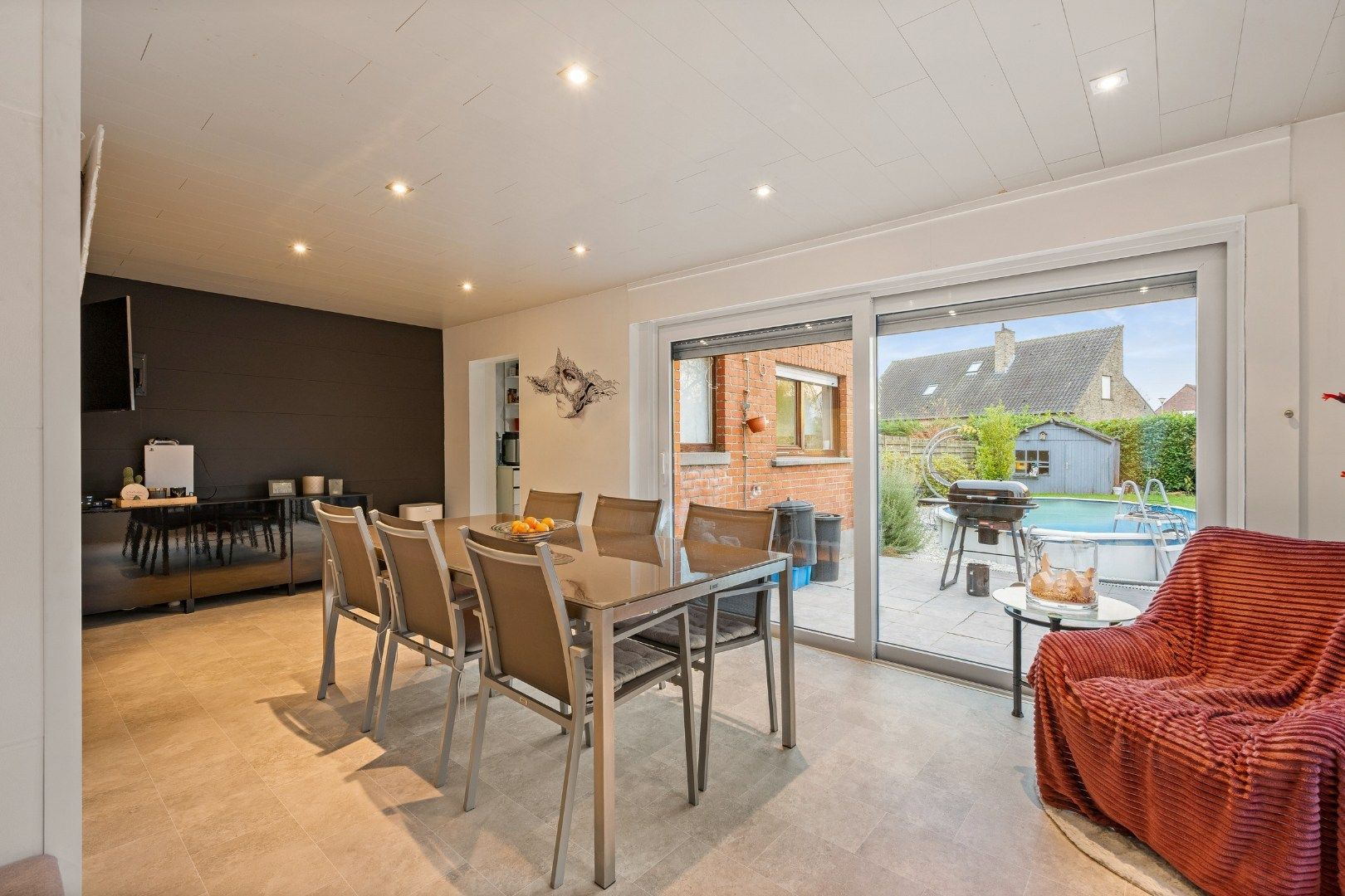 Instapklare halfopen woning met 5 slaapkamers, zonnige tuin en garage in Roeselare foto 3