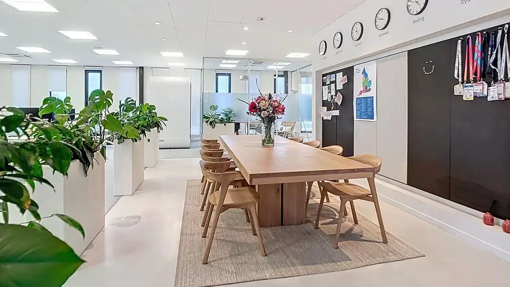 Mooi ingericht kantoor te huur in Metro Building in Antwerpen foto 13