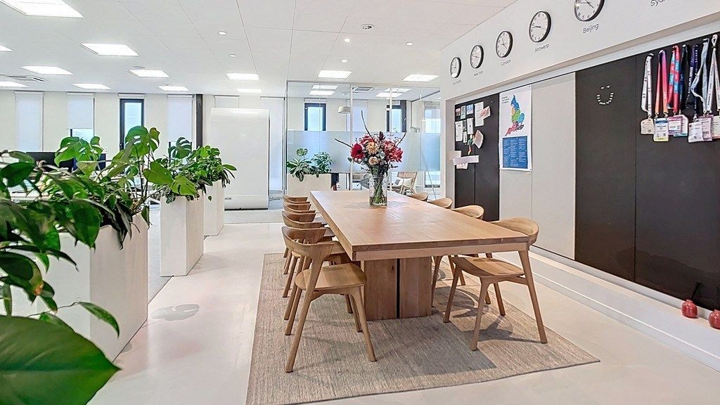 Mooi ingericht kantoor te huur in Metro Building in Antwerpen foto 10