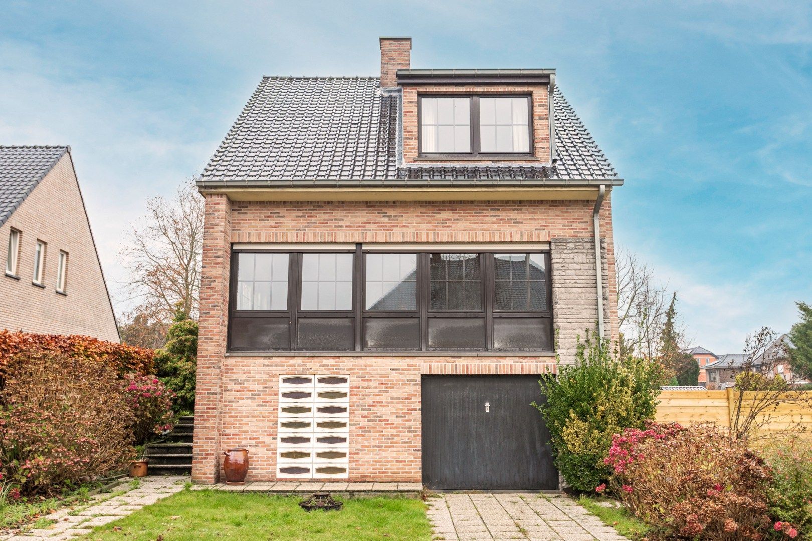 Solide woning met 3 slpk, garage en tuin  foto 2