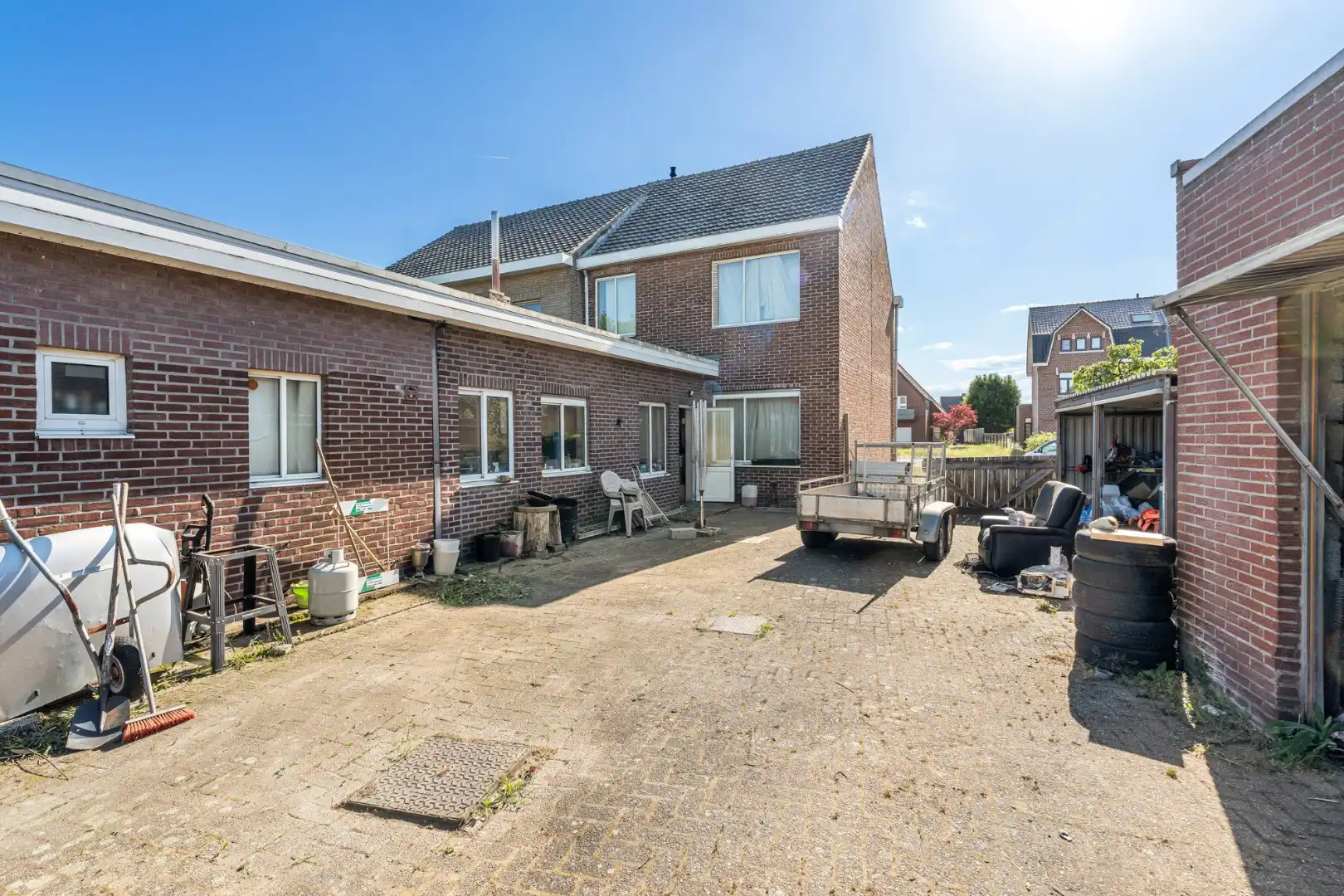 Halfvrijstaande woning op een perceel van 17a30ca met grote werkplaats van maar liefst 110 vierkante meter!  foto 5