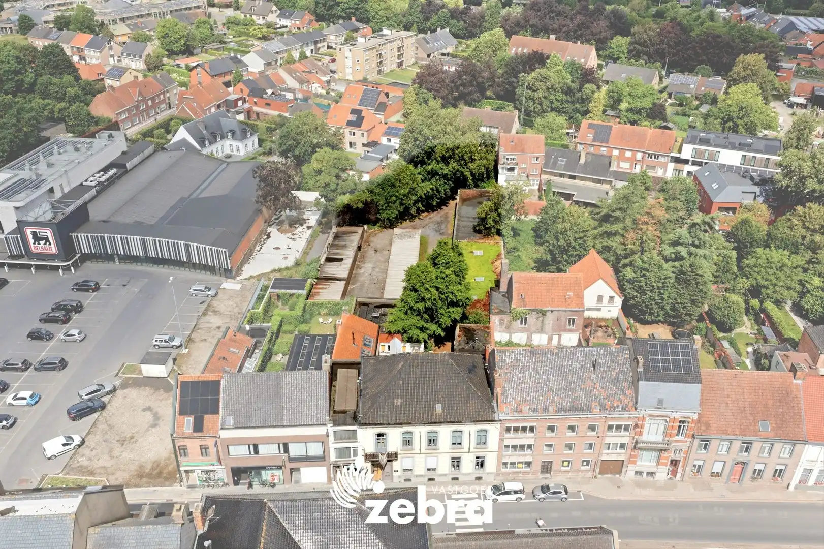 Uitzonderlijke eigendom op een ruim perceel met uitweg in centrum Tielt! foto 2