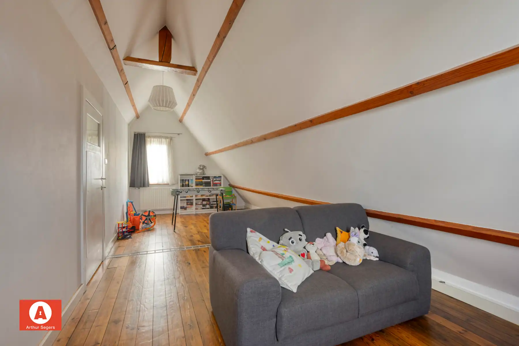 Karaktervolle open bebouwing met 5 slaapkamers en bureau foto 21