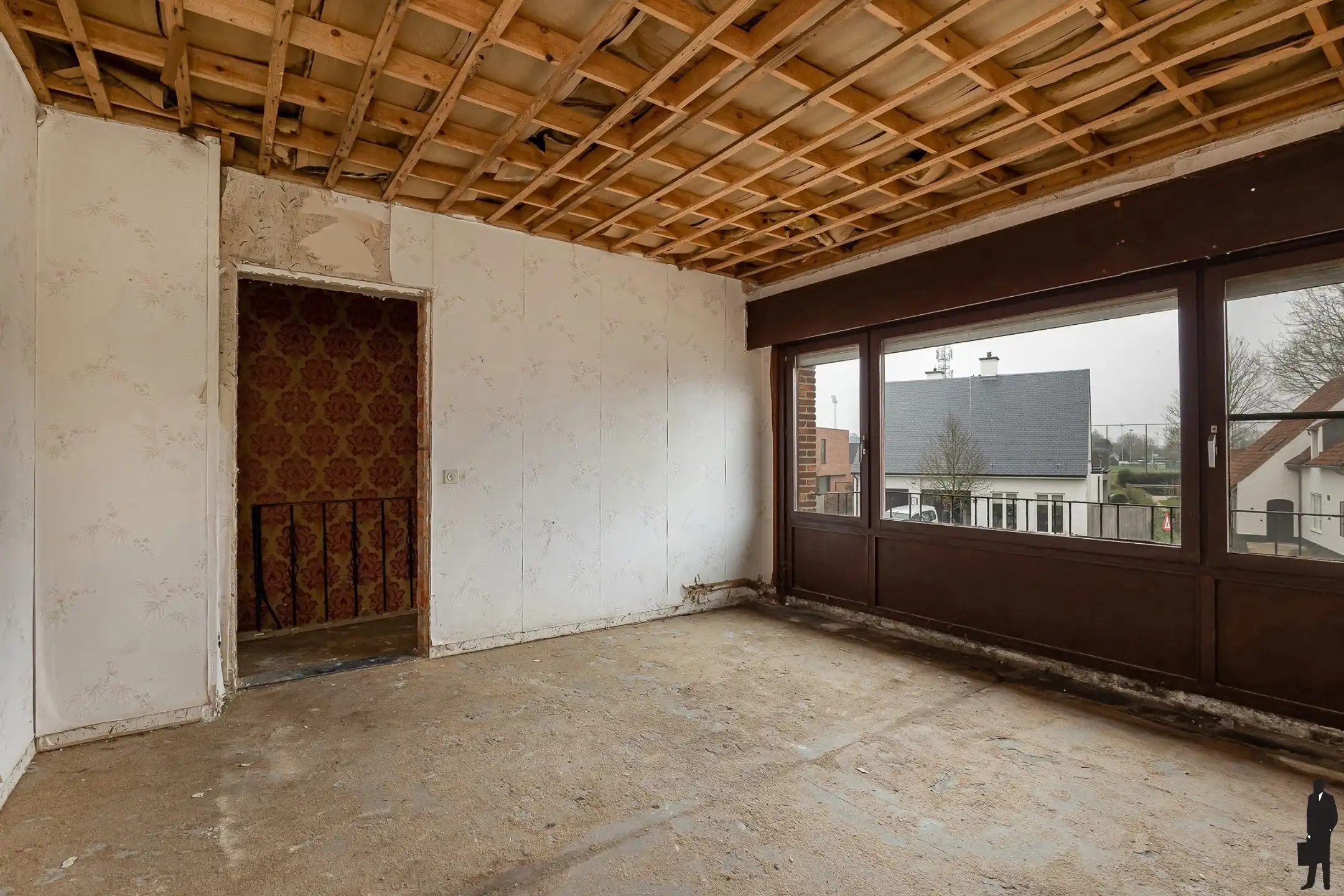 Vergund renovatieproject met veel potentieel op topligging foto 10