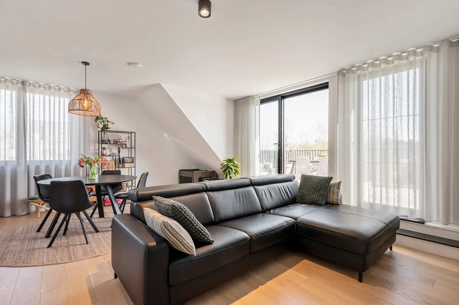 LUXE-APPARTEMENT I 2 STAANPLAATSEN I EPC= E19 I RUSTIG GELEGEN foto 5