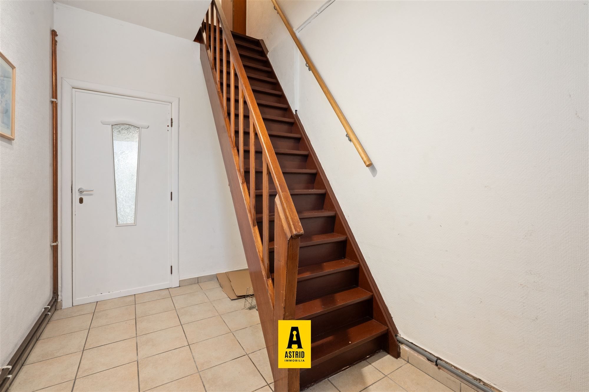  Ruime rijwoning met 5 slaapkamers en tweewoonst-indeling op topligging in Bredene foto 6