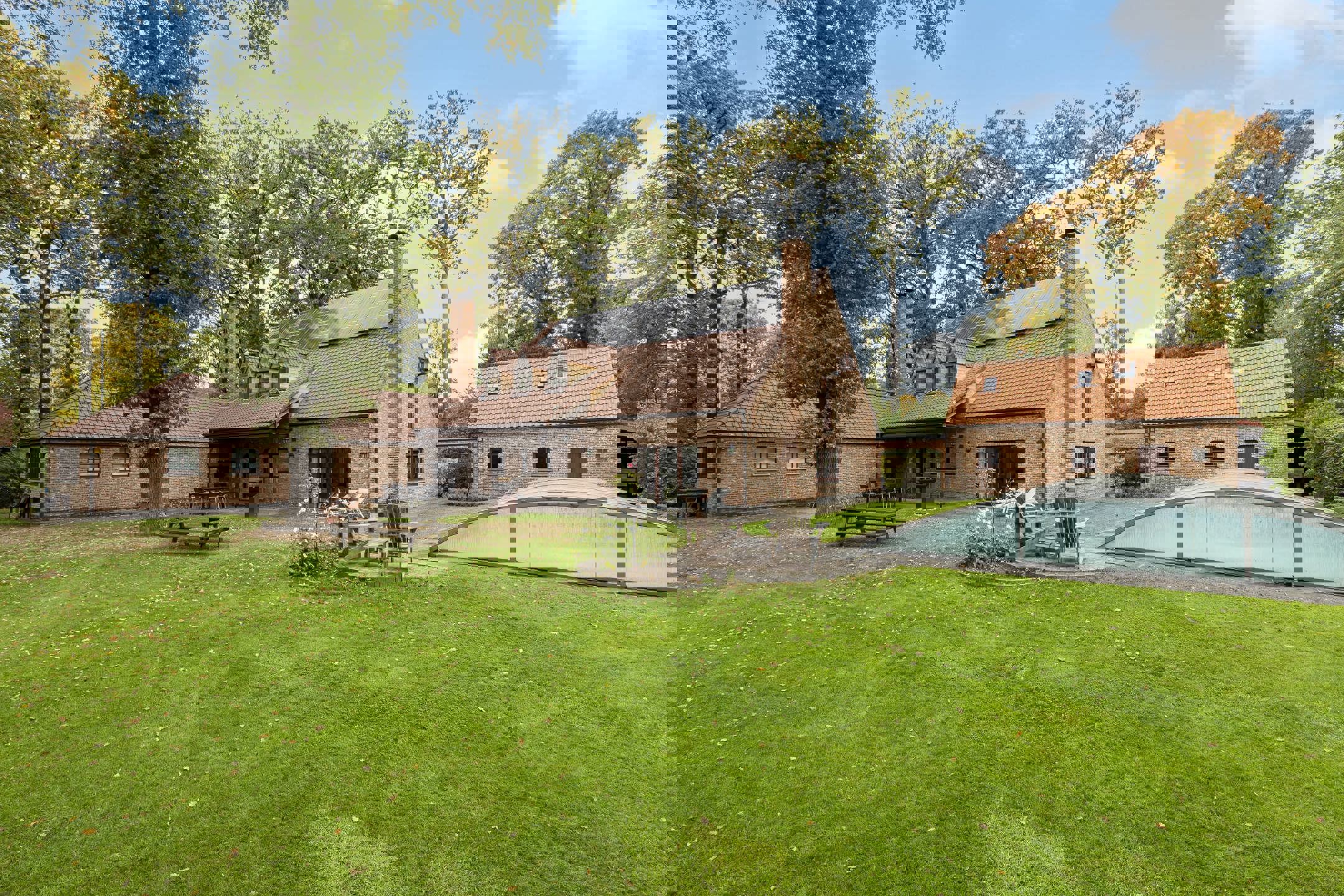 Praktijkvilla in doodlopende straat te ’s Gravenwezel foto {{pictureIndex}}