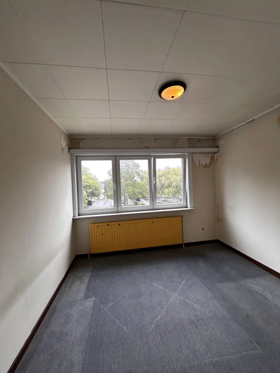 Ruime woning met 5 slpk, 2 badkamers, garage en ruime tuin foto 9
