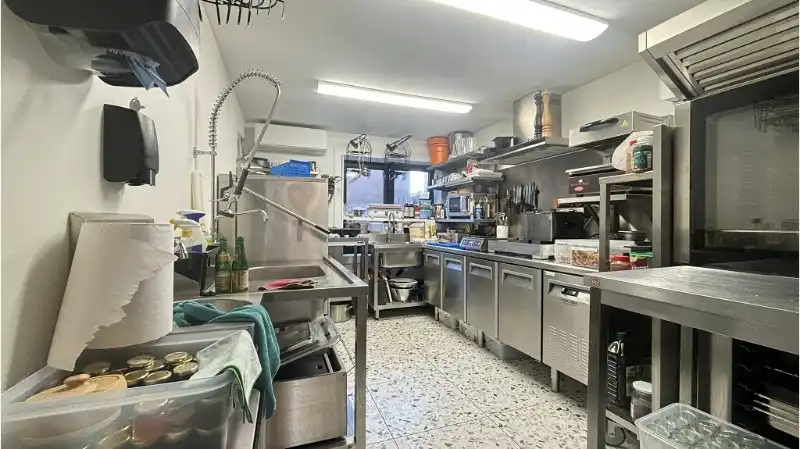 Overname instapklare ontbijt- lunchzaak in Sijsele Damme foto 10