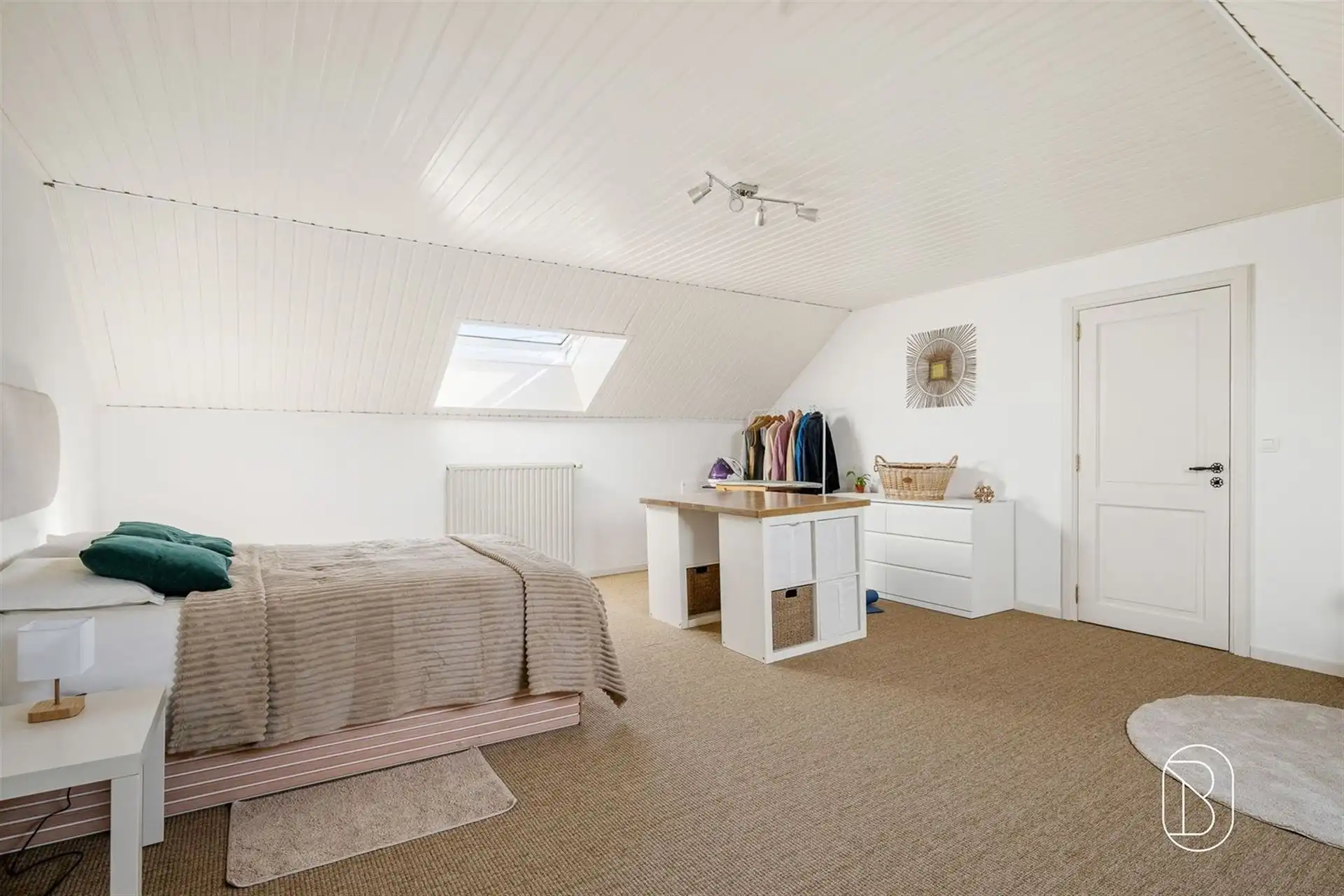 Gerenoveerde hoeve met veel lichtinval op 3.800 m² foto 12