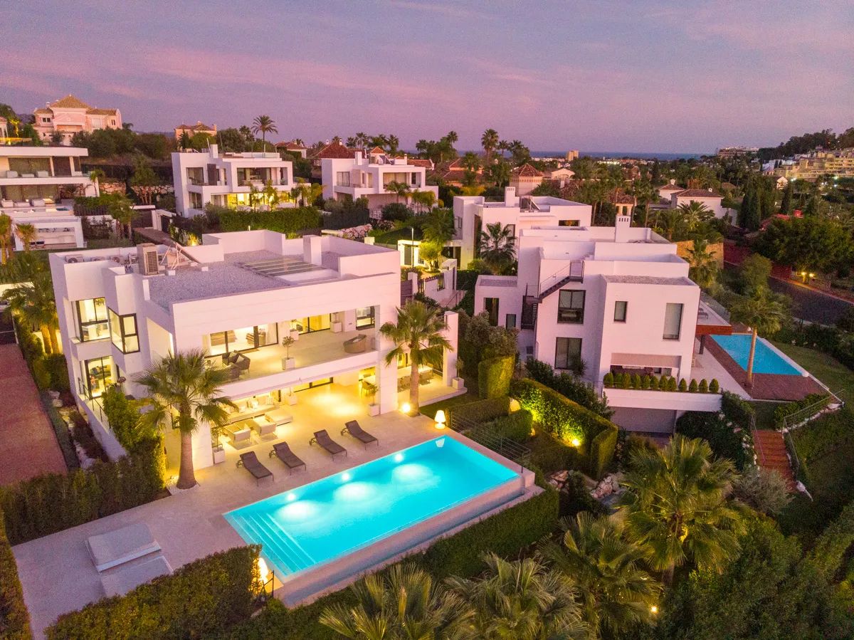 Spectaculaire villa met panoramisch uitzicht in Nueva Andalucía - luxe levensstijl in de iconische golfvallei van Marbella foto 28