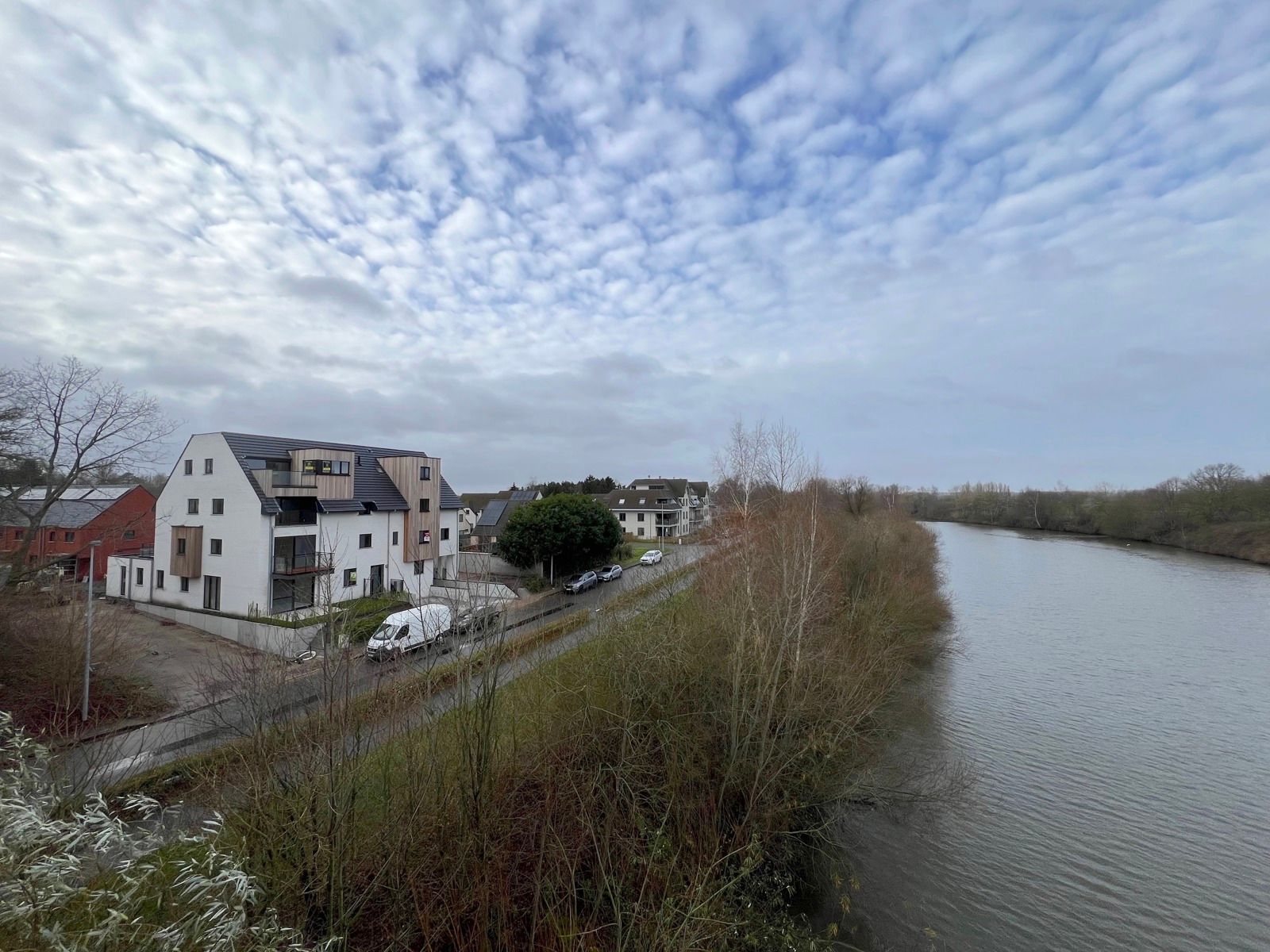 Instapklaar appartement met 2 slpks en zicht op het kanaal foto {{pictureIndex}}