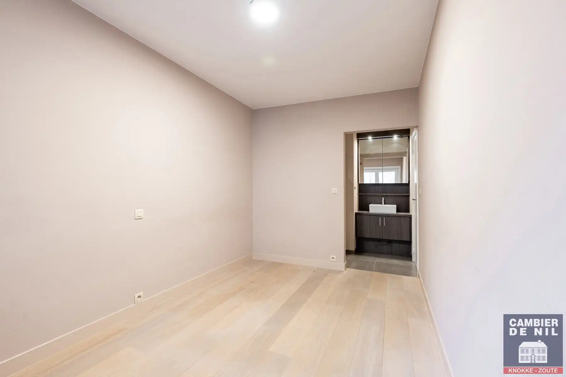 Lichtrijk, ongemeubeld, 3-slaapkamerappartement met frontaal zeezicht aan Albertplein – Hartje Zoute foto 21