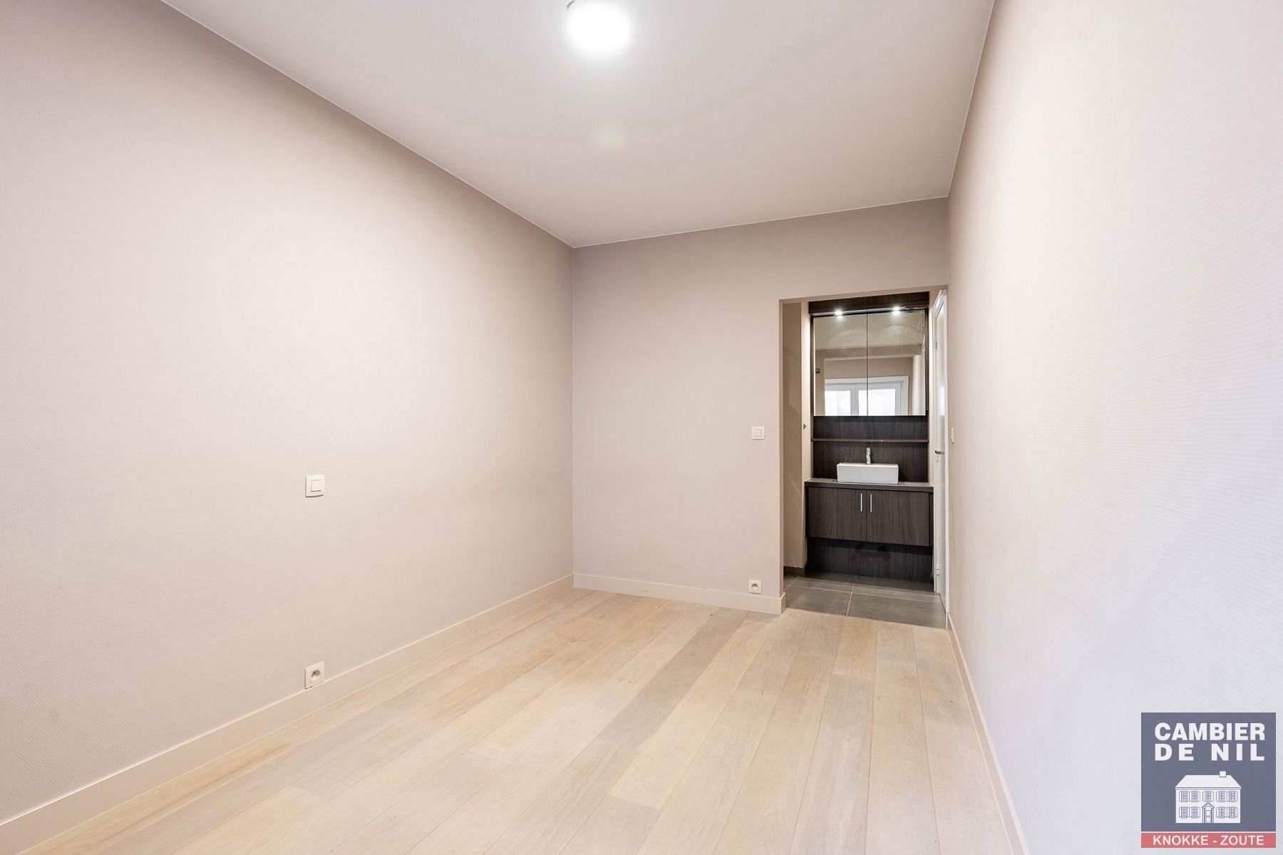 Lichtrijk, ongemeubeld, 3-slaapkamerappartement met frontaal zeezicht aan Albertplein – Hartje Zoute foto 21