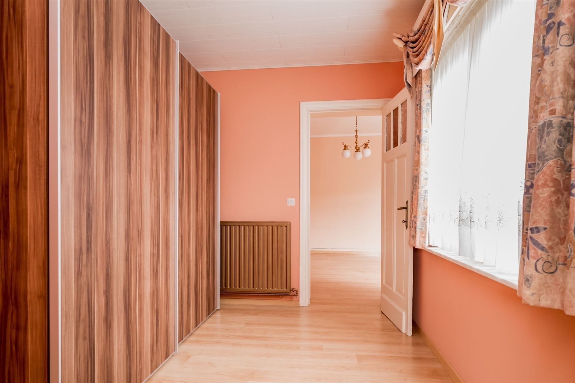 Te renoveren gezinswoning met veel opslagruimte! foto 17