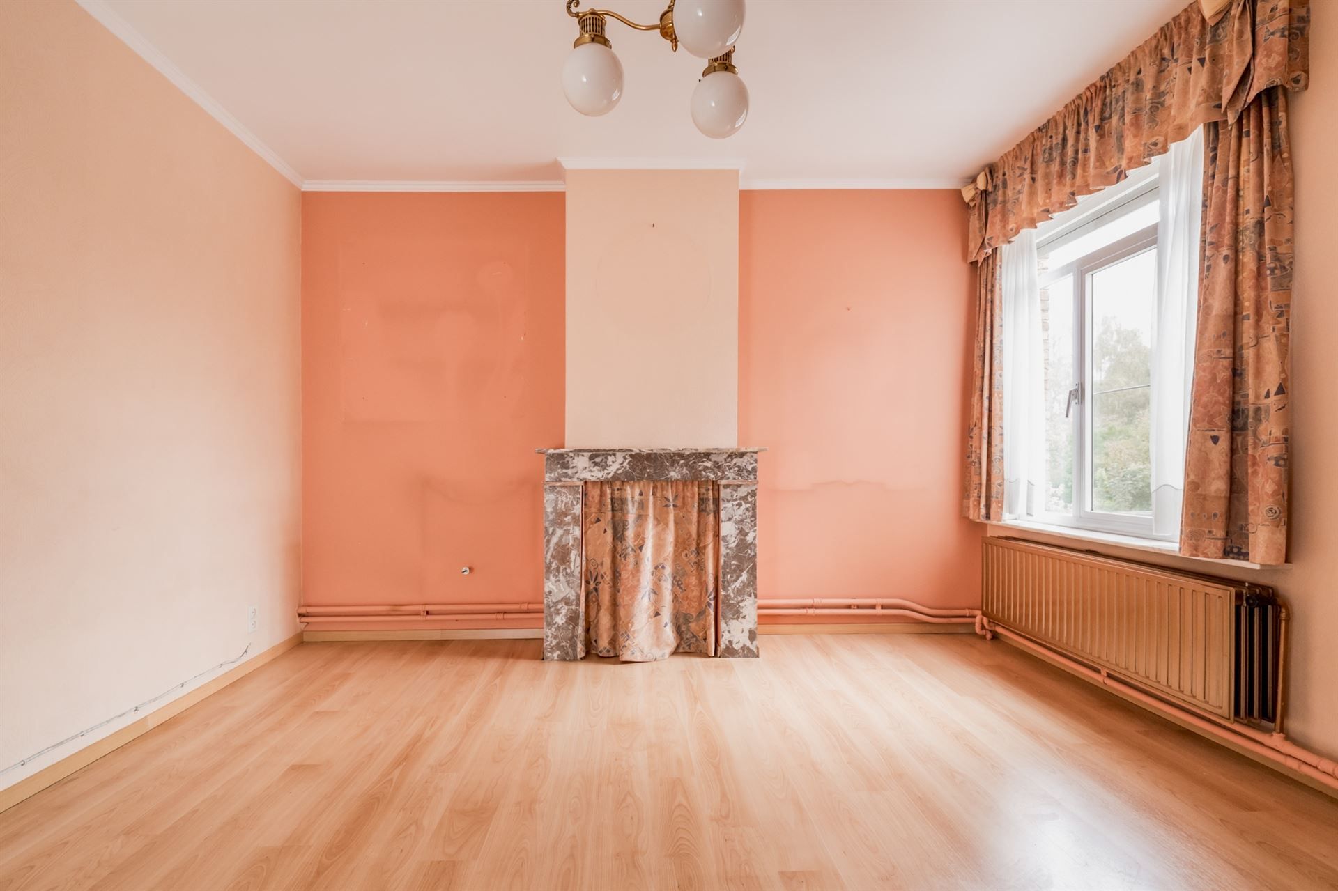 Te renoveren gezinswoning met veel opslagruimte! foto 17