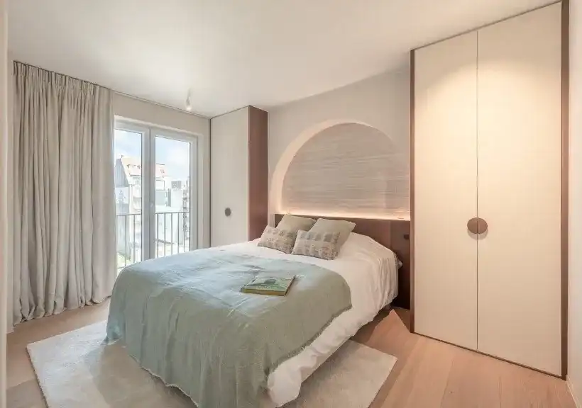 Exclusief gerenoveerd appartement met frontaal zeezicht op toplocatie in het Zoute foto 11