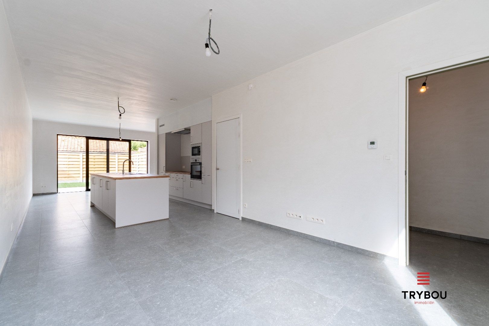 Instapklare gezinswoning in hartje Merkem met 4 slaapkamers en zonnige tuin foto 3