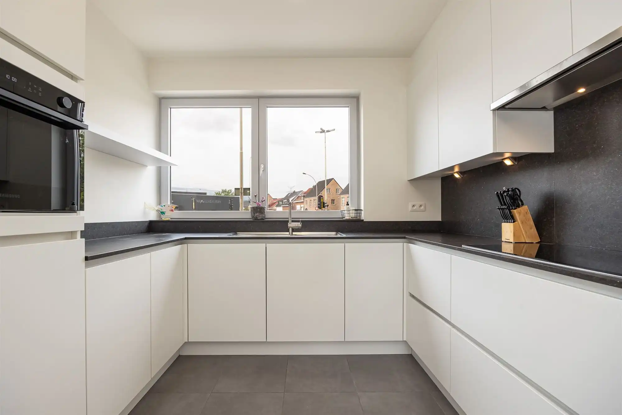 Instapklare moderne woning met 4 slpk. en tuin foto 7