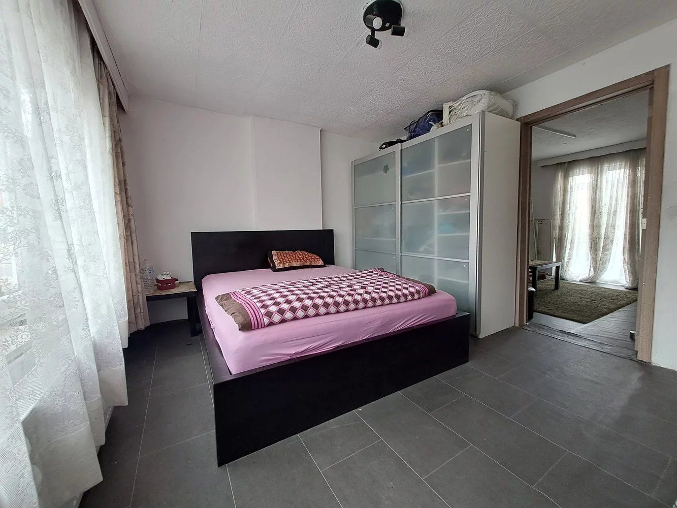 Rijwoning aan de stadsrand foto 12