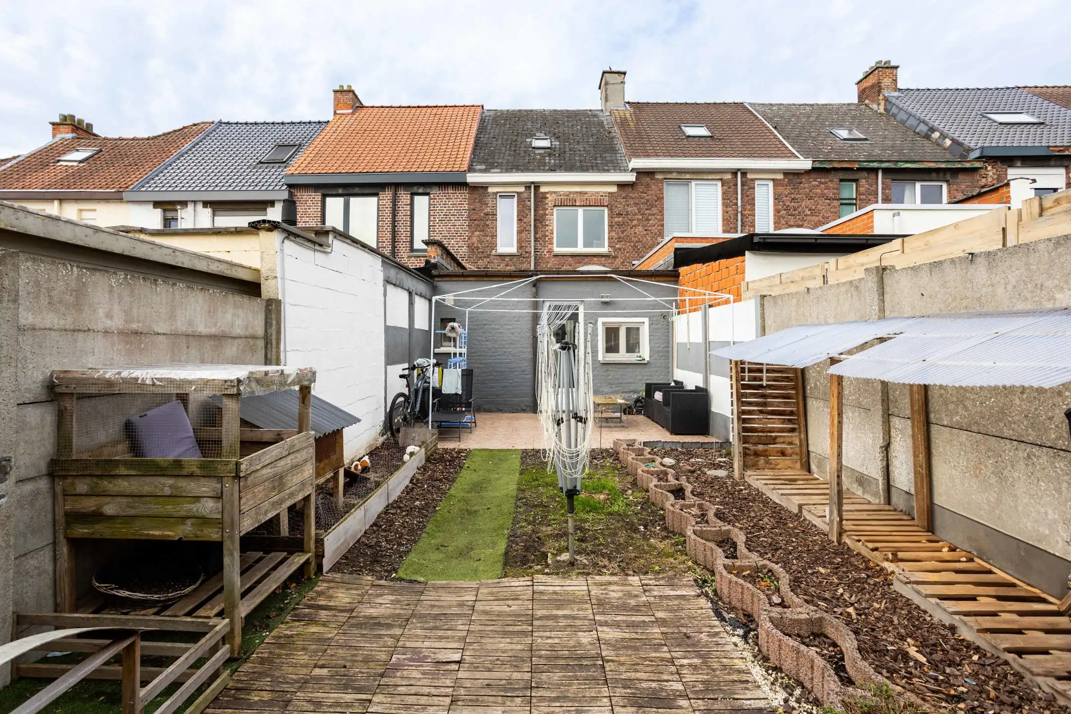 Instapklare rijwoning met garage op rustige locatie in Ronse foto 17