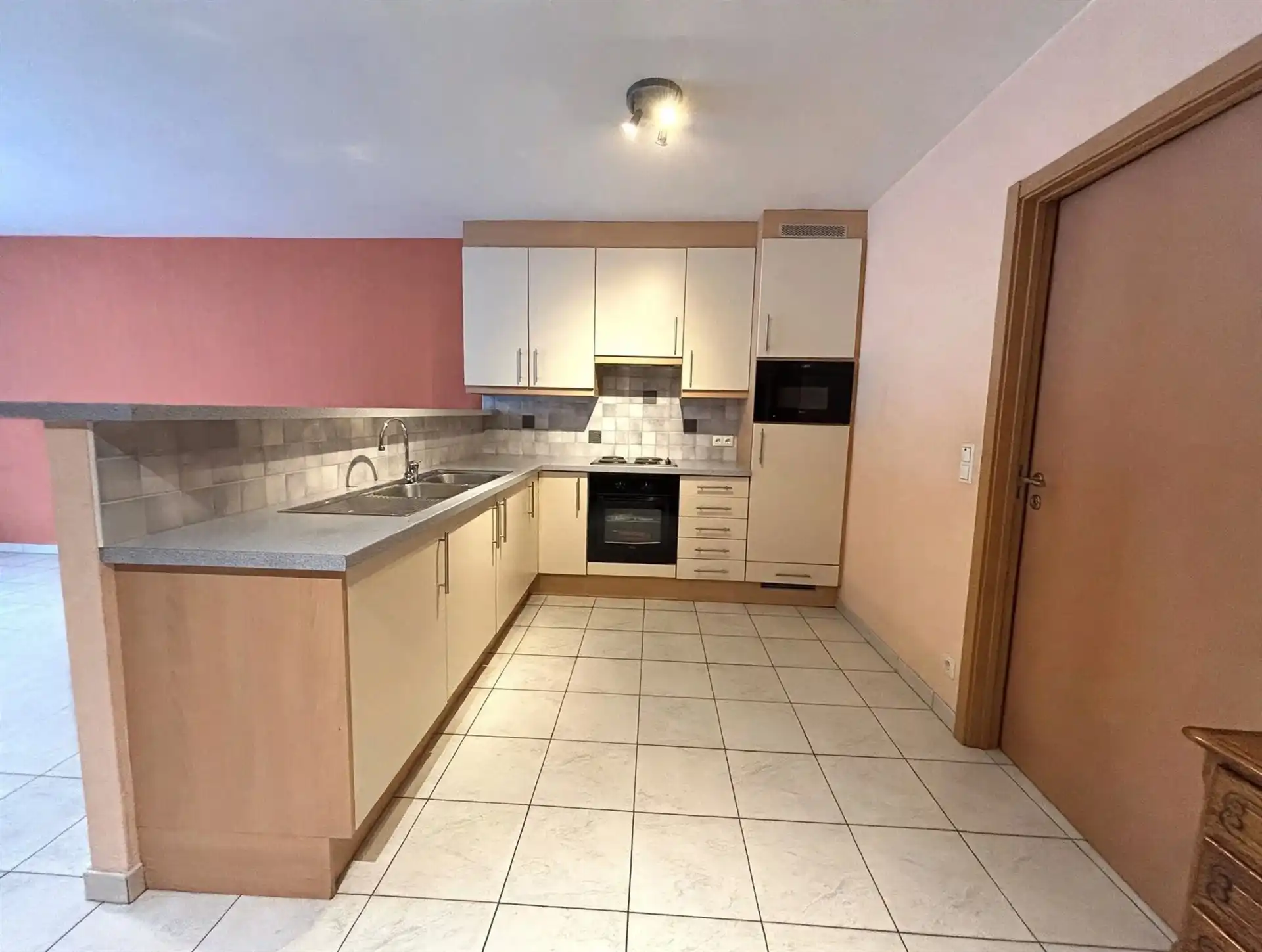 Gelijkvloers appartement met stadstuin en garage nabij het centrum van Aalst foto 3