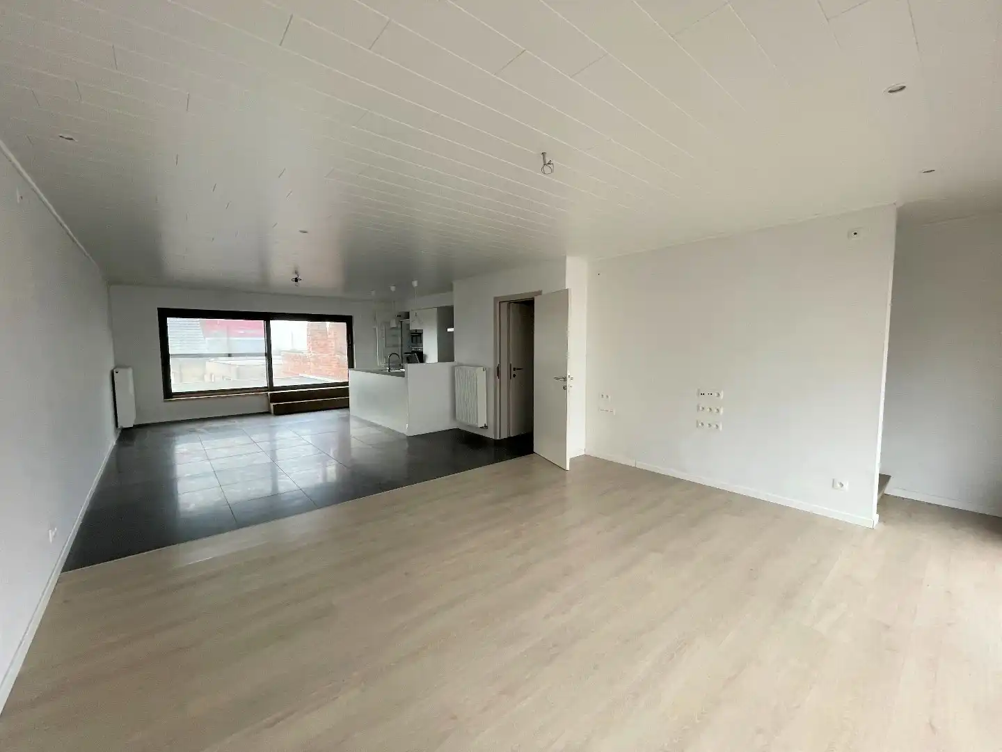 Ruime  woning met 4 slaapkamers en terras in centrum Tielt foto 2