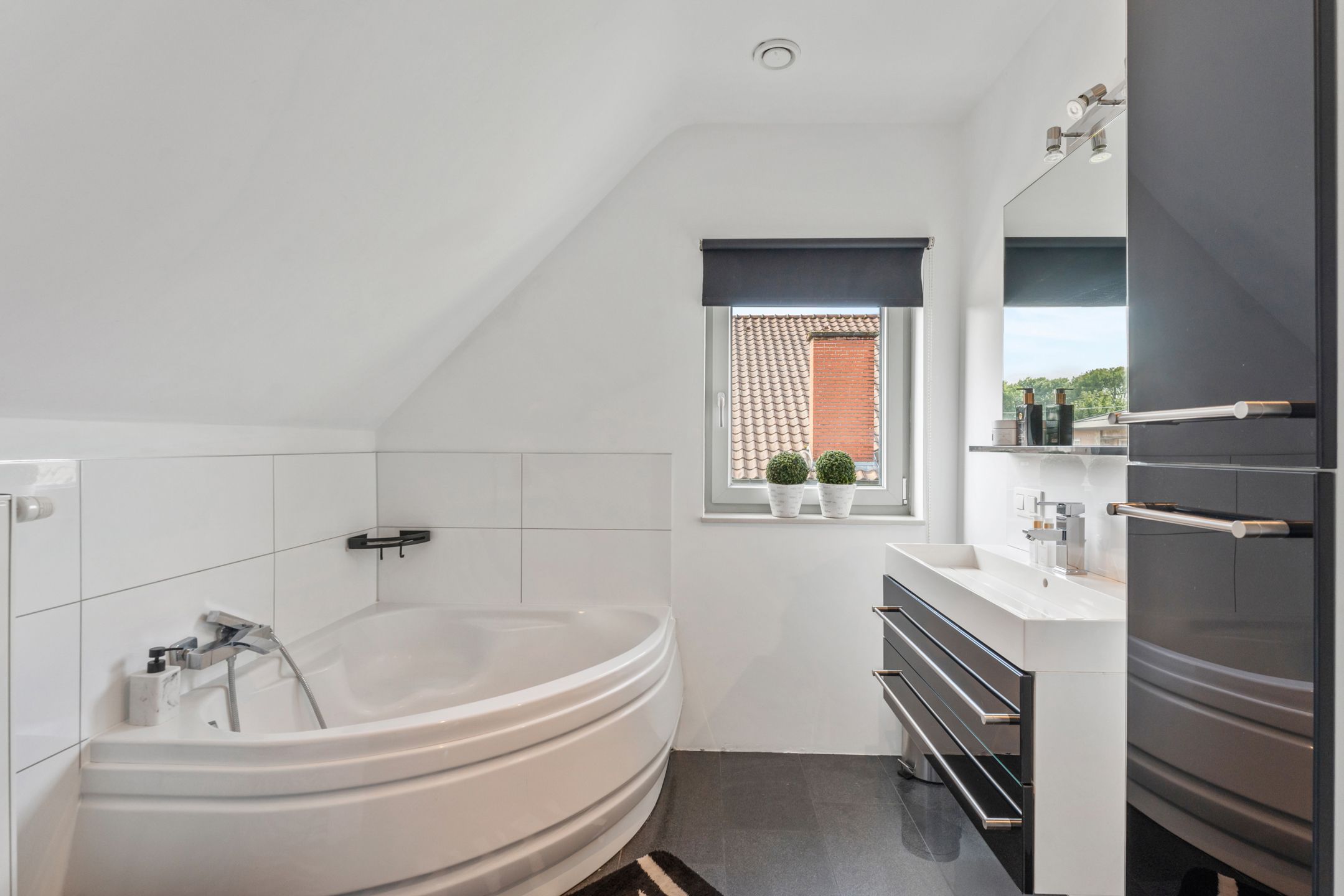 Halfvrijstaande gezinswoning met zwembad te Zichen foto 18
