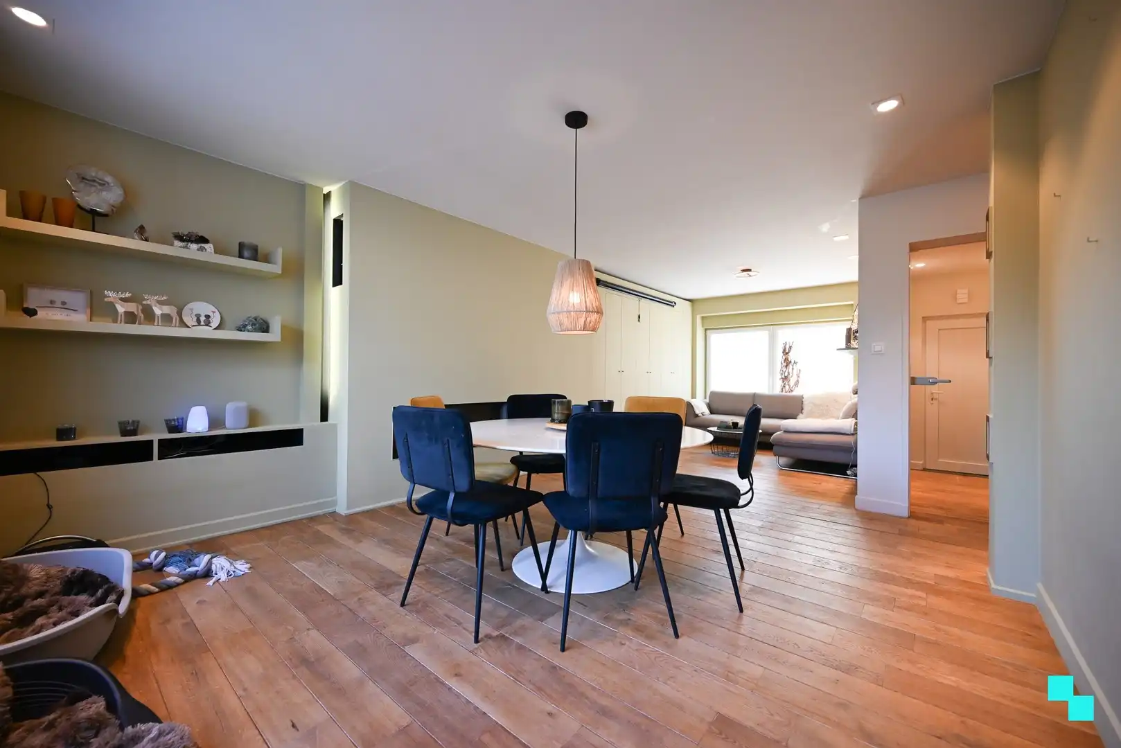 Instapklare ééngezinswoning met vier slaapkamers te Sint-Eloois-Winkel foto {{pictureIndex}}