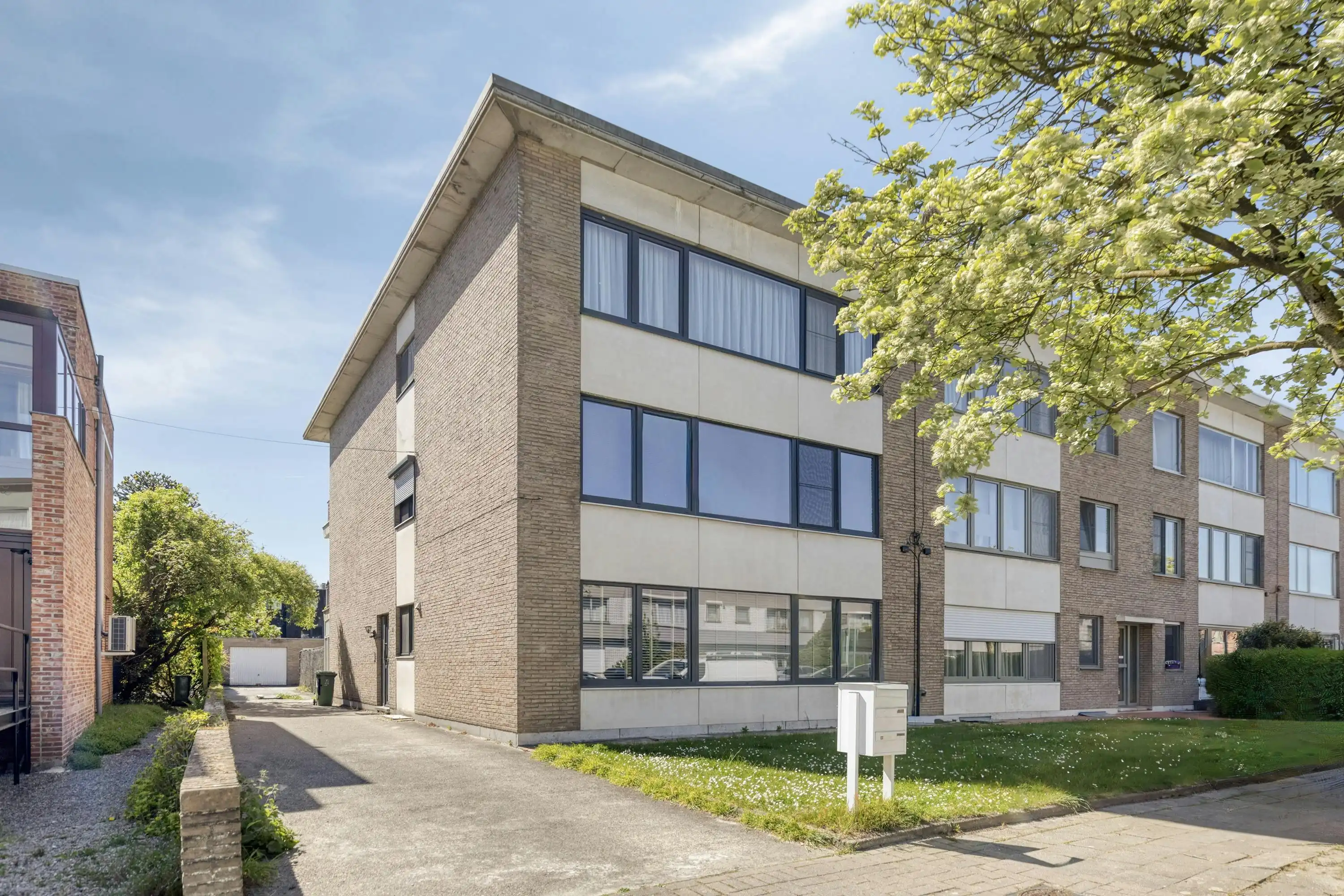 Appartement met 2 slaapkamers, terras en garagebox te koop in Wilrijk foto 17