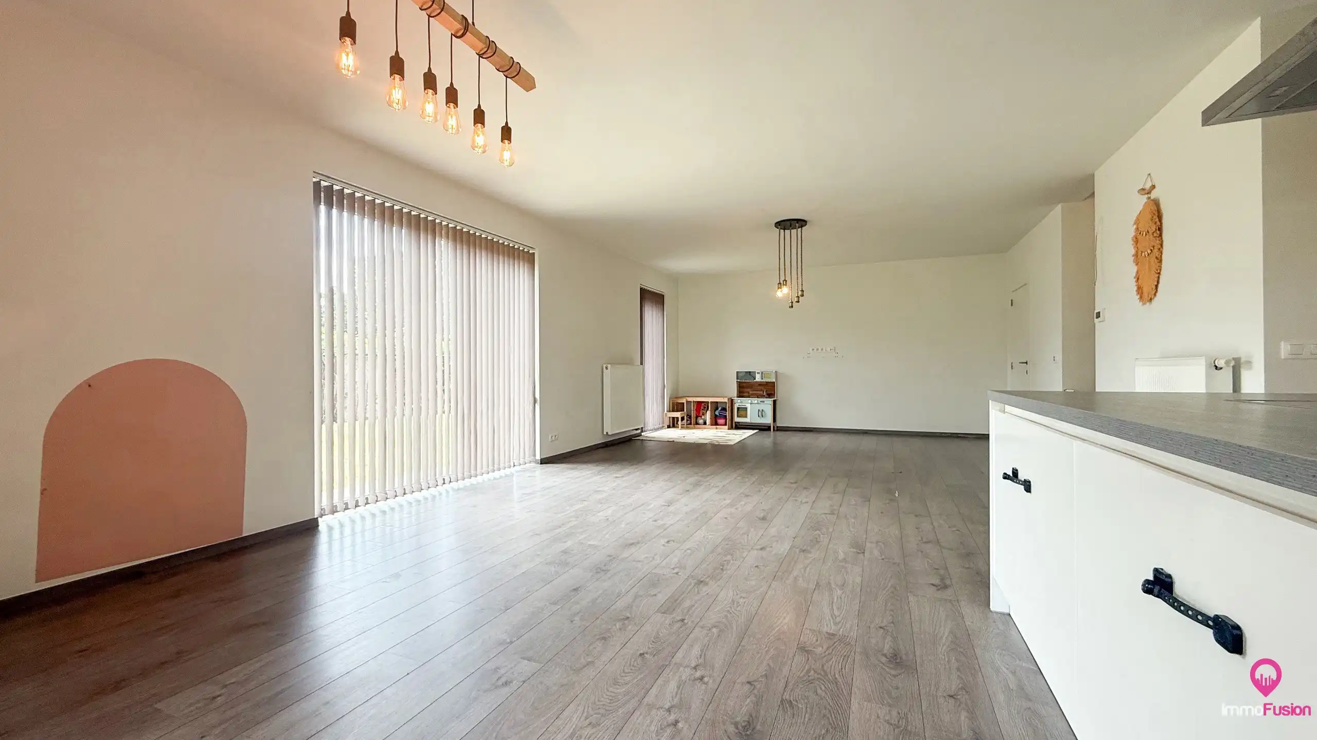 Recente halfopen woning met 3slpks, veranda en ruime tuin! foto 7
