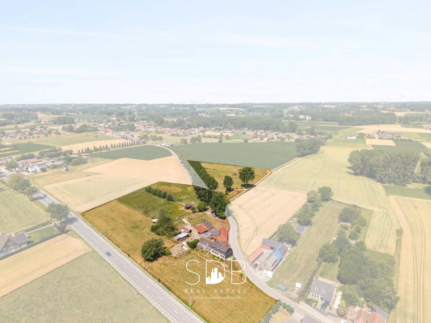 Charmante hoeve met bijgebouwen en graslanden op 27.559m² foto 24