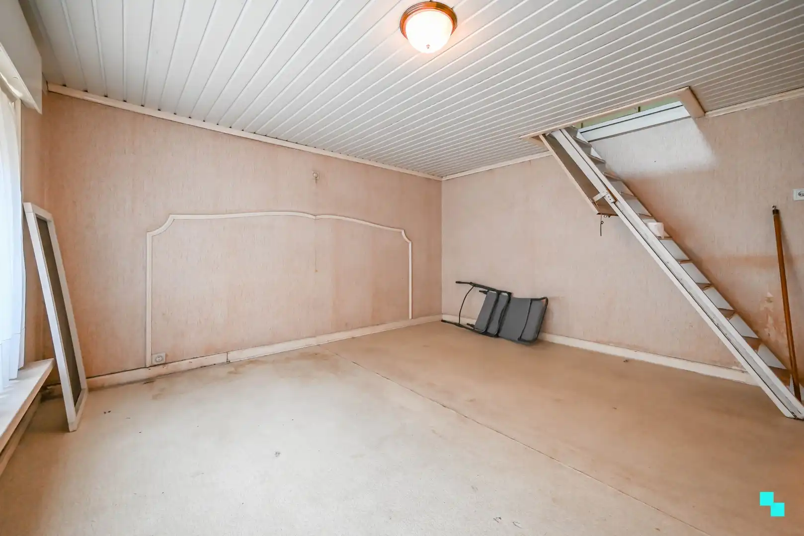 Te renoveren ééngezinswoning met garage te Izegem foto 19