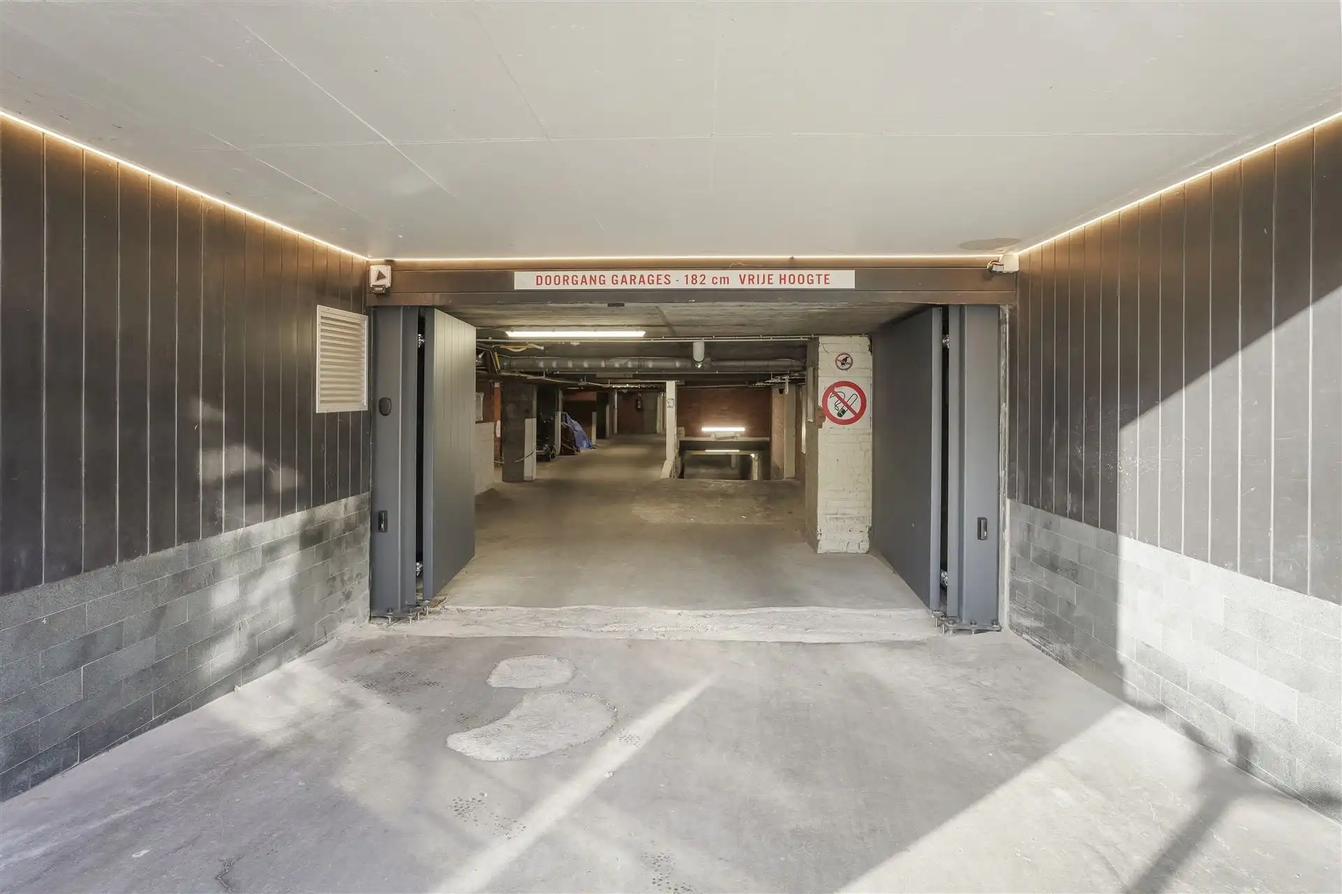 ZEEDIJK / CENTRALE LIGGING  foto 3