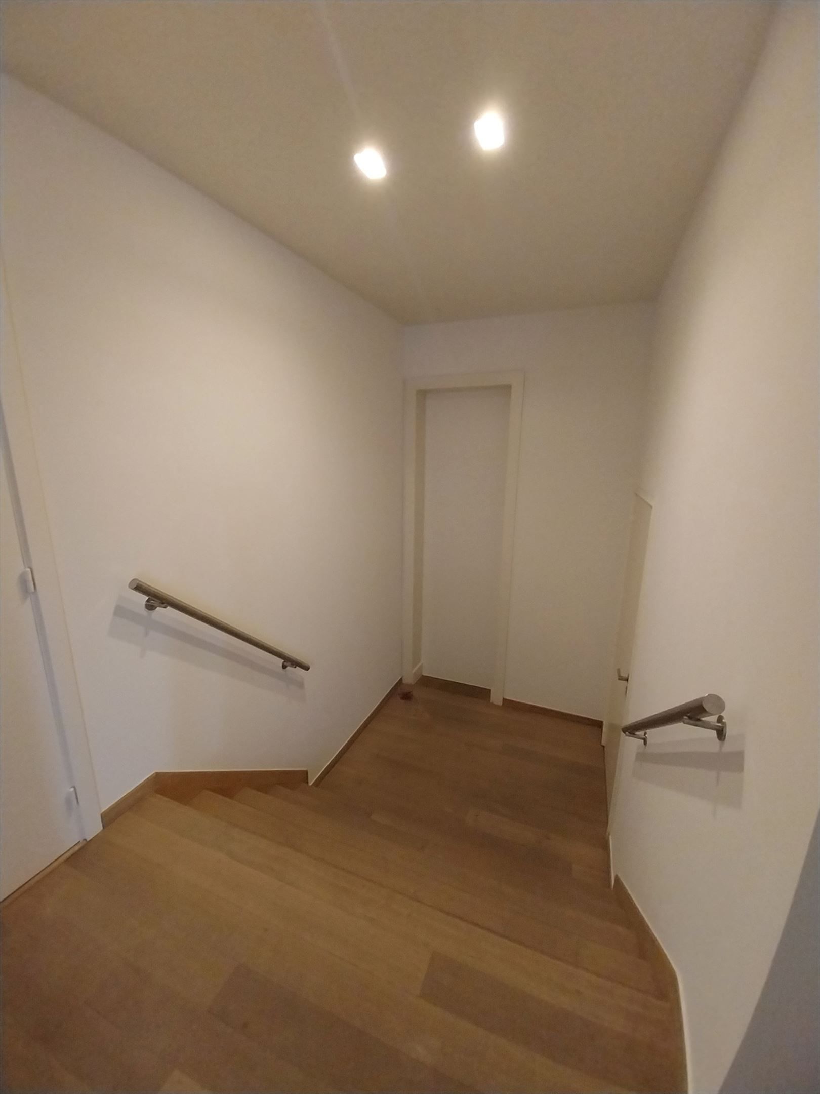 TE HUUR: Ruim appartement met 3 slaapkamers te Genk! foto 2