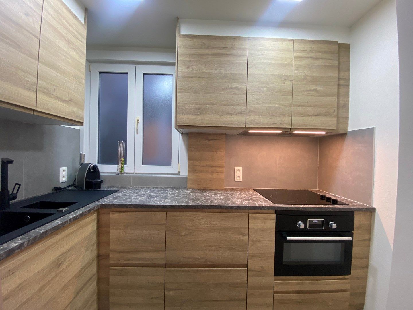 Volledig vernieuwd appartement met zijdelings zeezicht en 2 slaapkamers – private garage foto 5