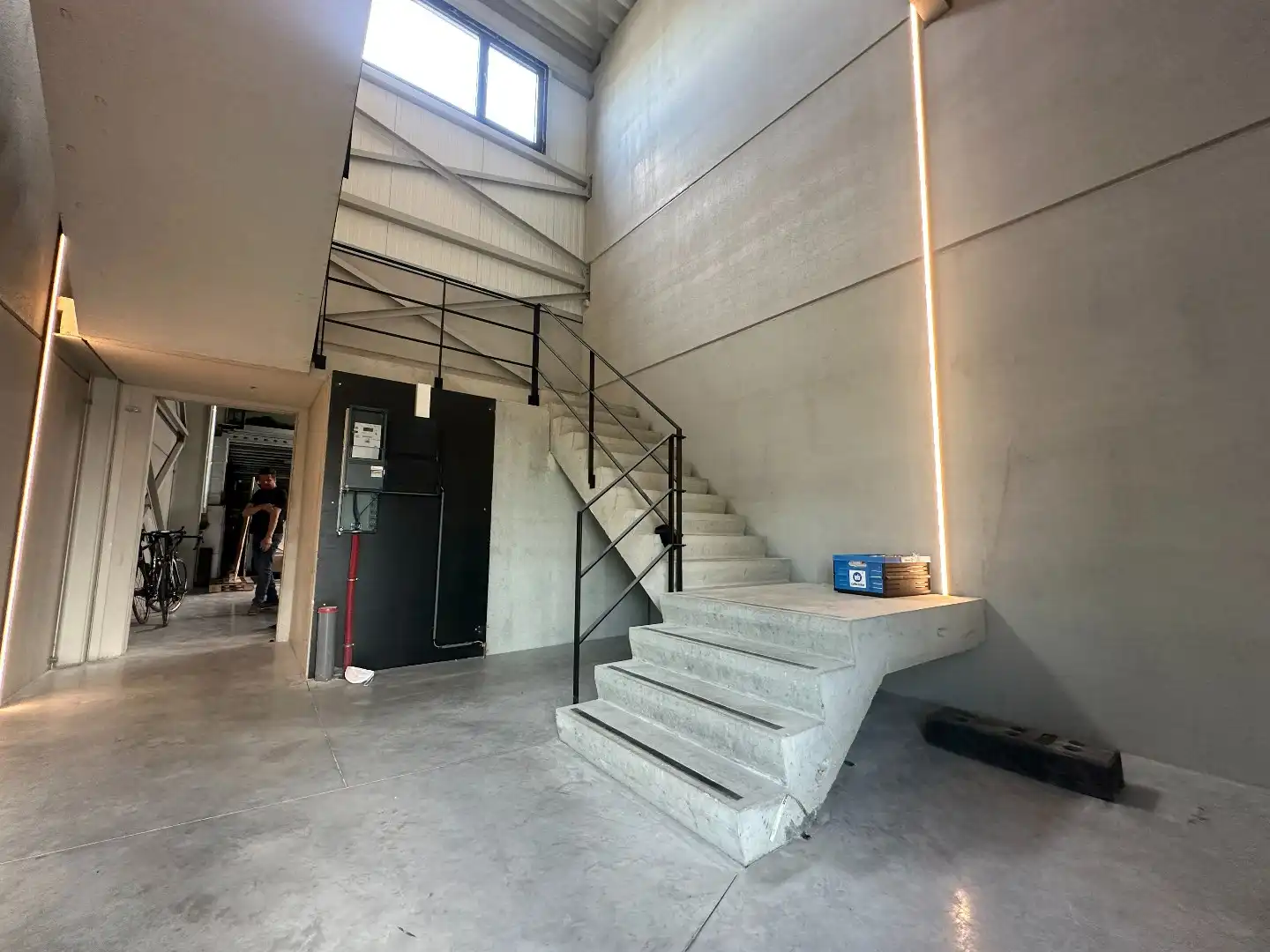 Prachtige kantoorruimte, 275 m², met private parking, gunstig gelegen te Torhout. foto 4