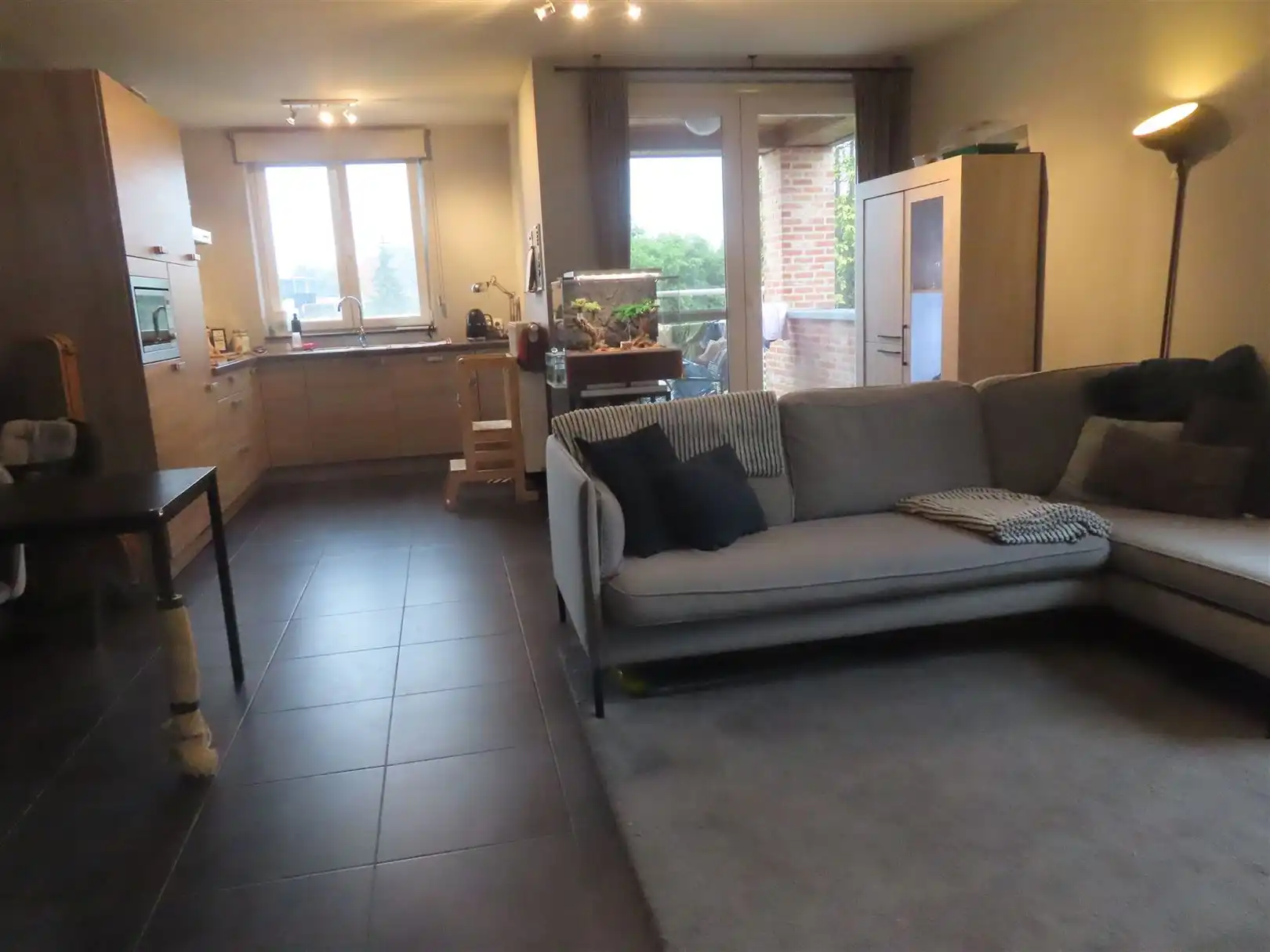 Duplex appartement met 2 slaapkamers, terras & carport foto 4