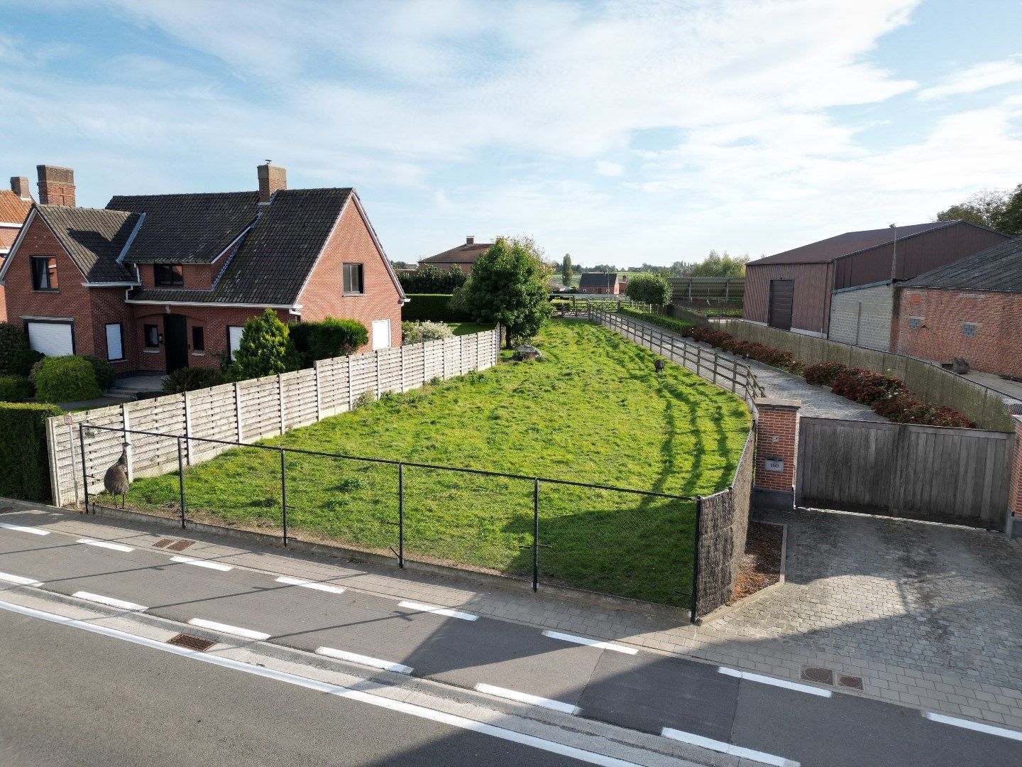 Groot lot bouwgrond (698m²) te koop voor een alleenstaande bebouwing foto 2