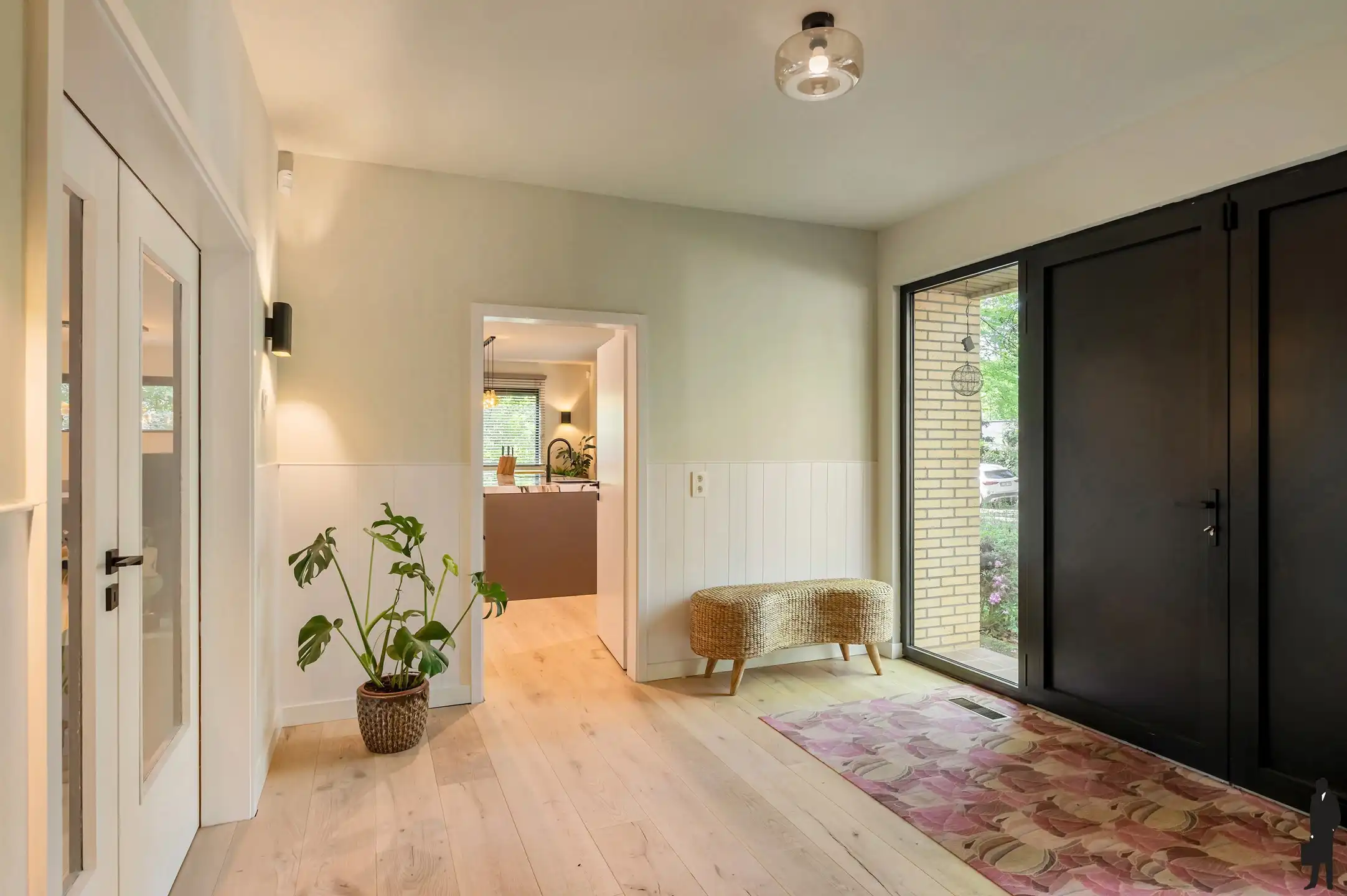 Volledig vernieuwde laagbouwvilla met 4 slaapkamers op residentiële ligging te Dennendael. foto 4
