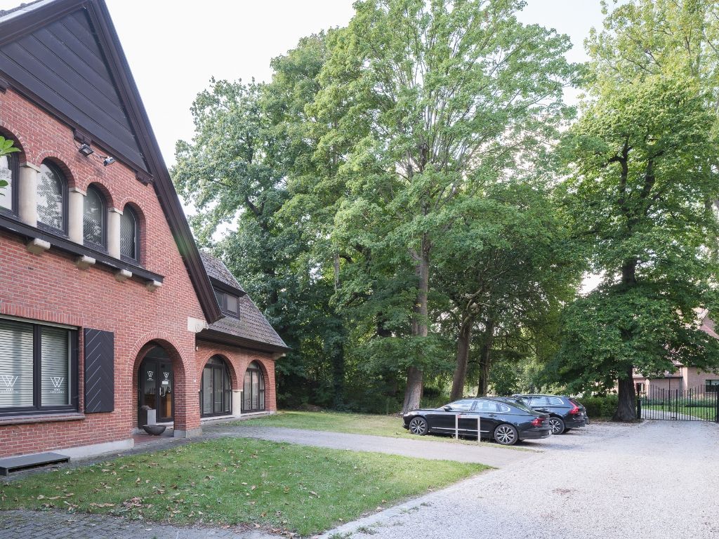 Vrijstaande villa (te renoveren) op slechts 50 meter van de Leie foto 2